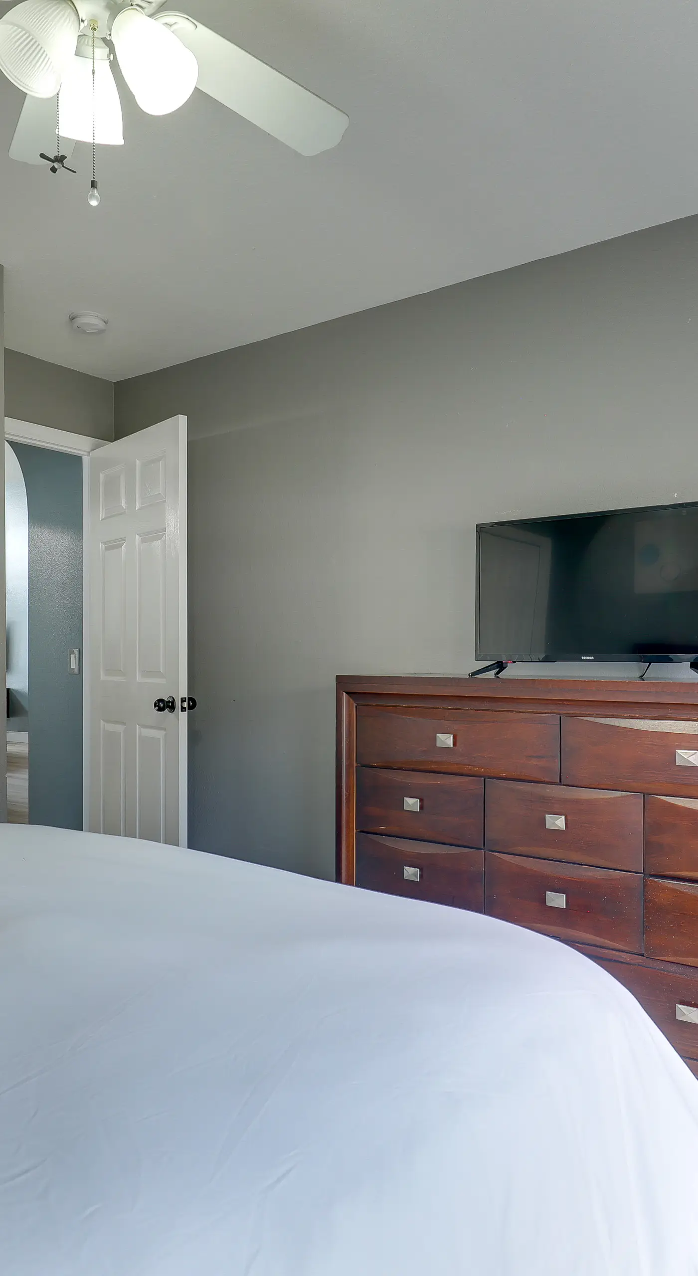 Bright Getaway w/ Ski Lake, 11 Miles to Dtwn Tampa
