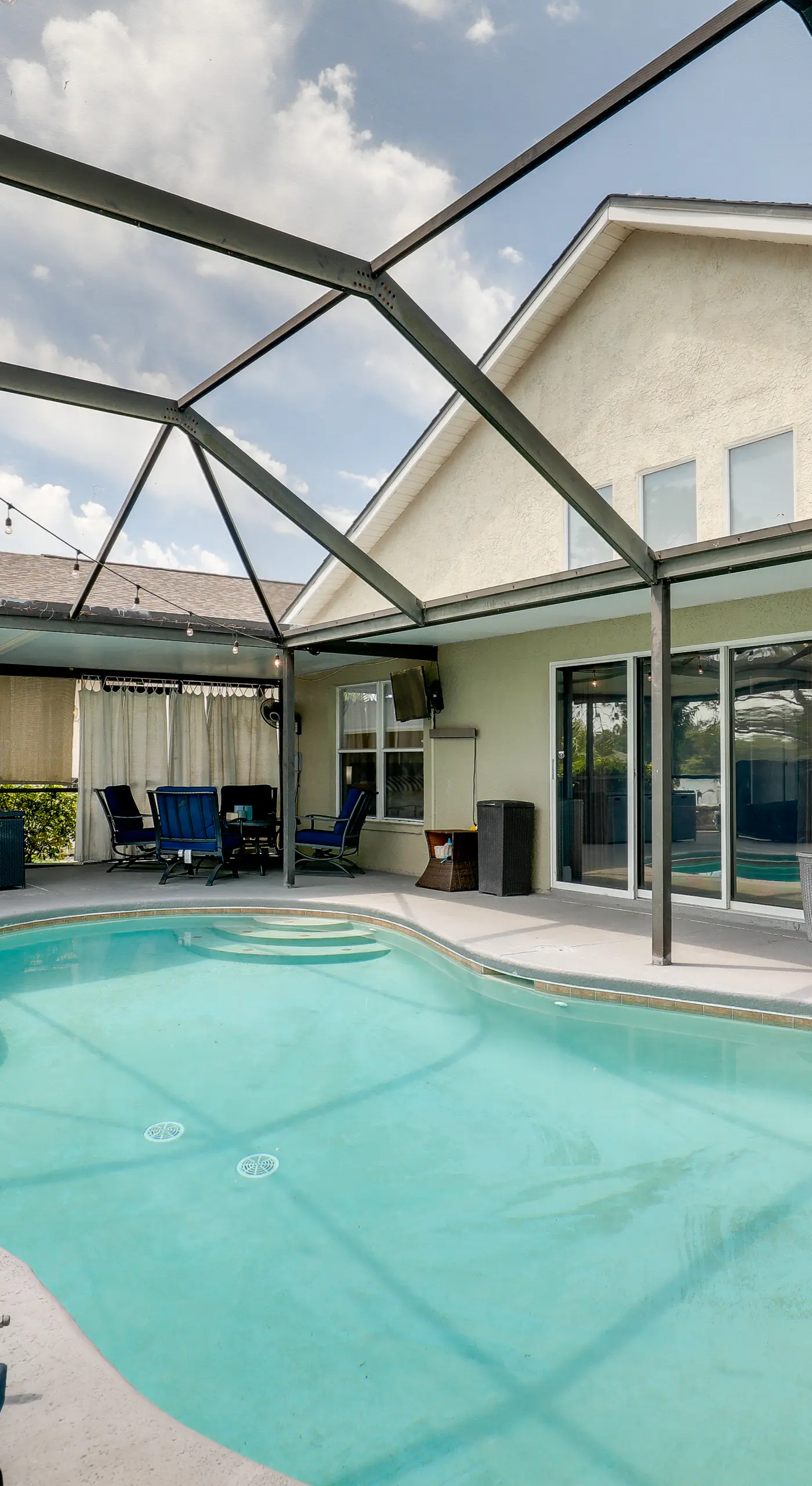 Bright Getaway w/ Ski Lake, 11 Miles to Dtwn Tampa
