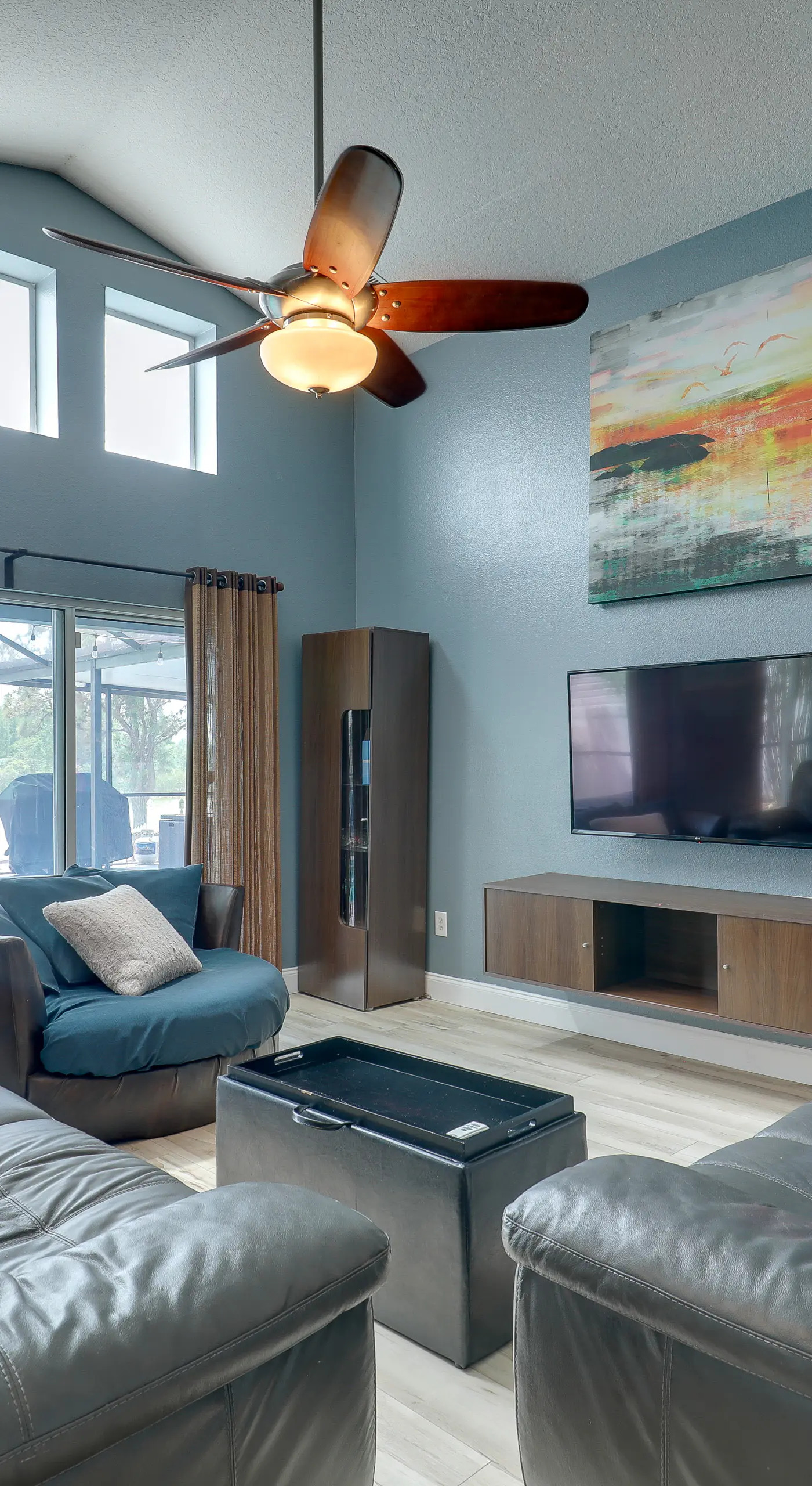 Bright Getaway w/ Ski Lake, 11 Miles to Dtwn Tampa