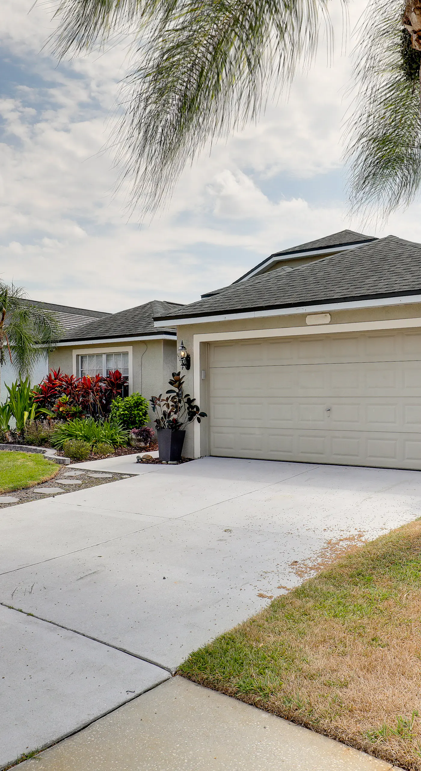 Bright Getaway w/ Ski Lake, 11 Miles to Dtwn Tampa