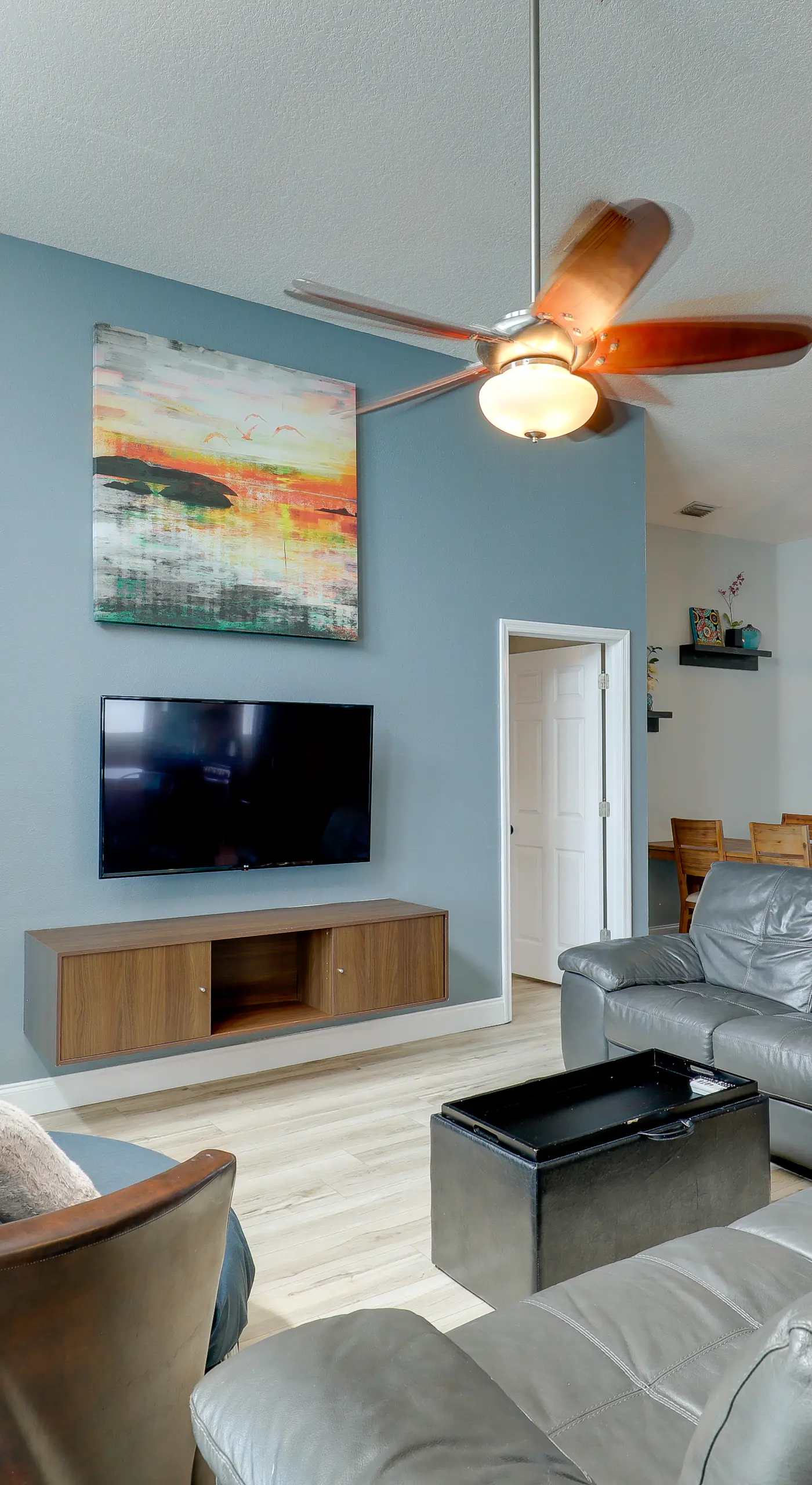 Bright Getaway w/ Ski Lake, 11 Miles to Dtwn Tampa
