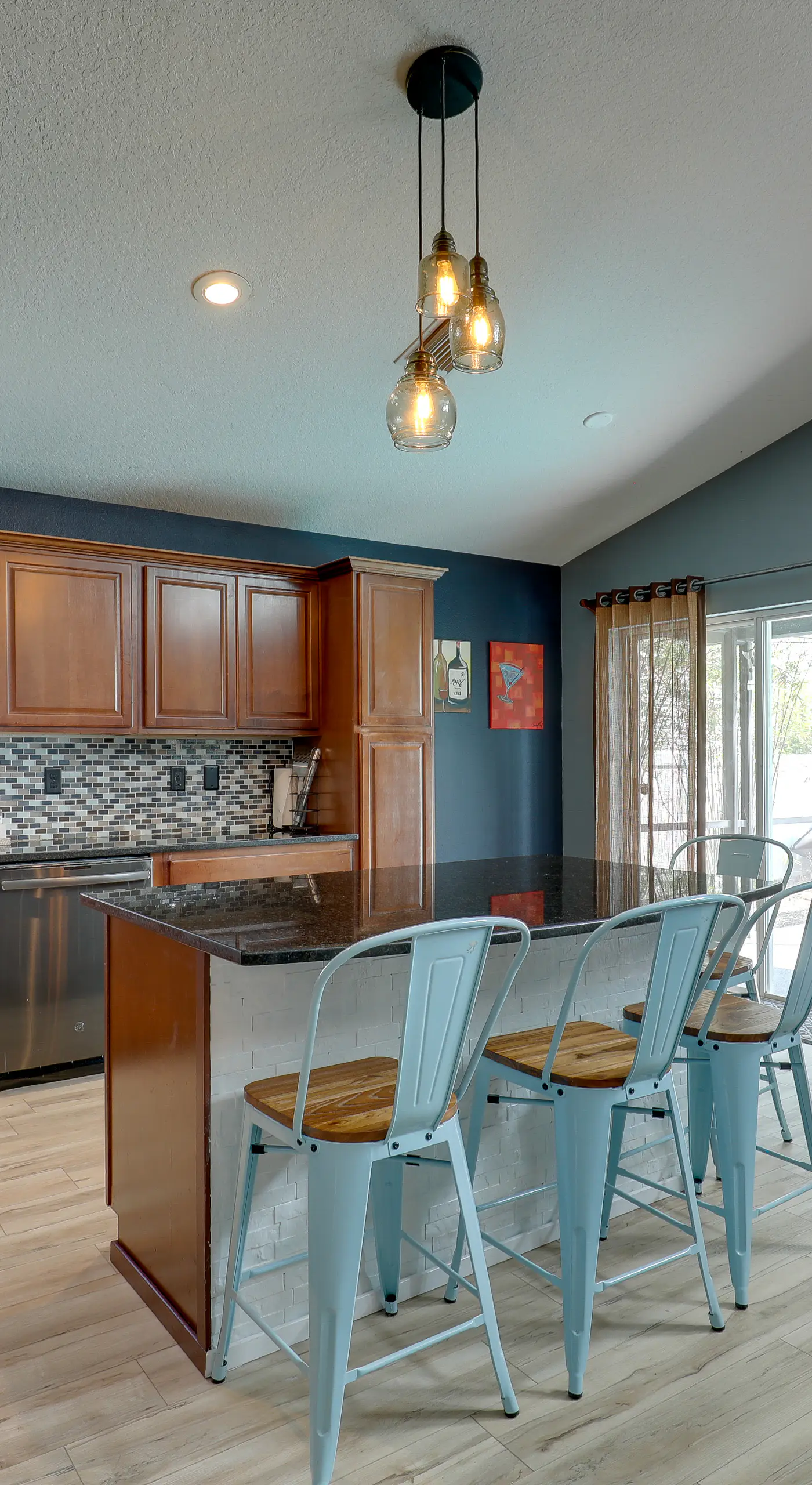 Bright Getaway w/ Ski Lake, 11 Miles to Dtwn Tampa