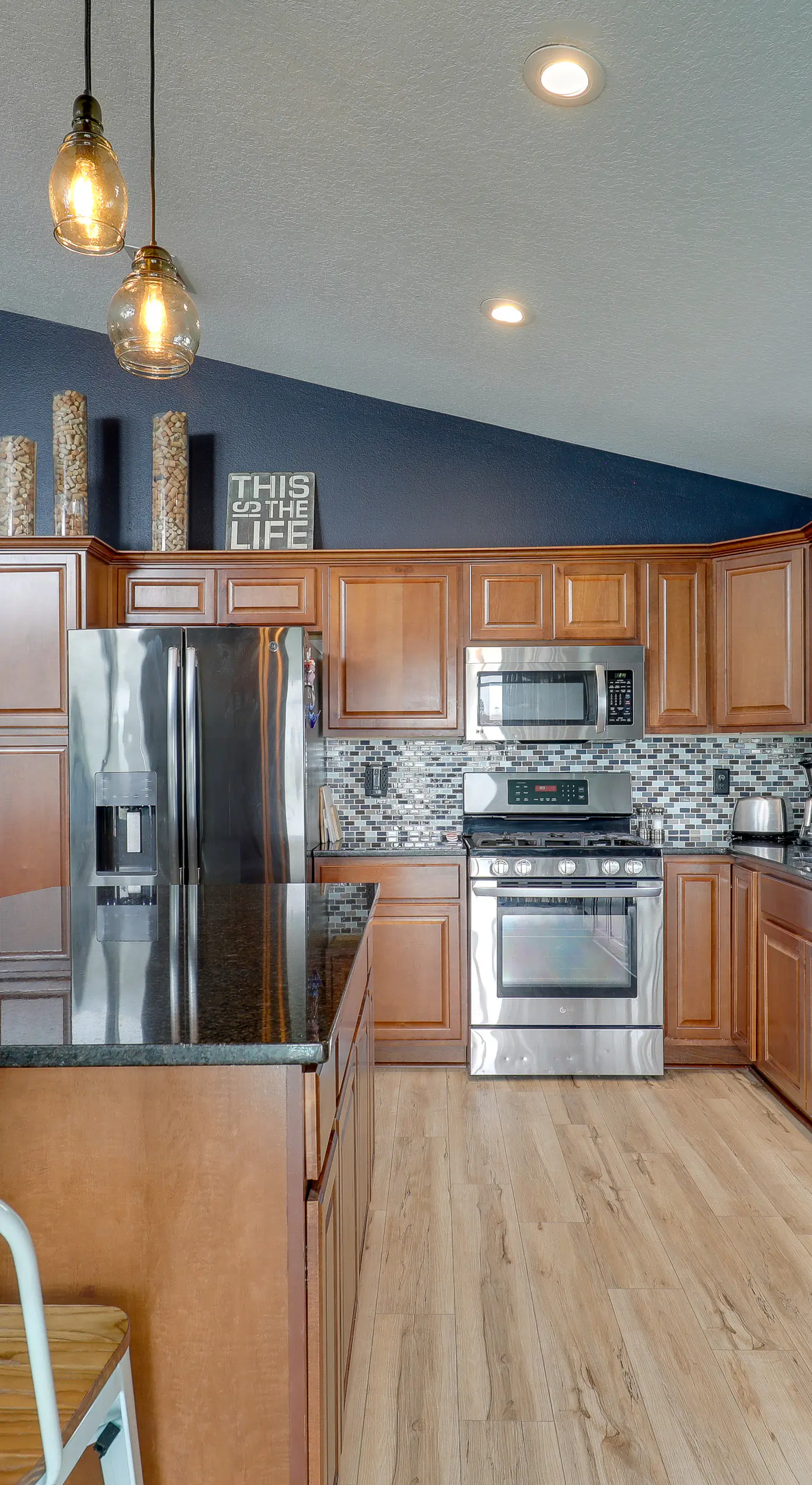 Bright Getaway w/ Ski Lake, 11 Miles to Dtwn Tampa
