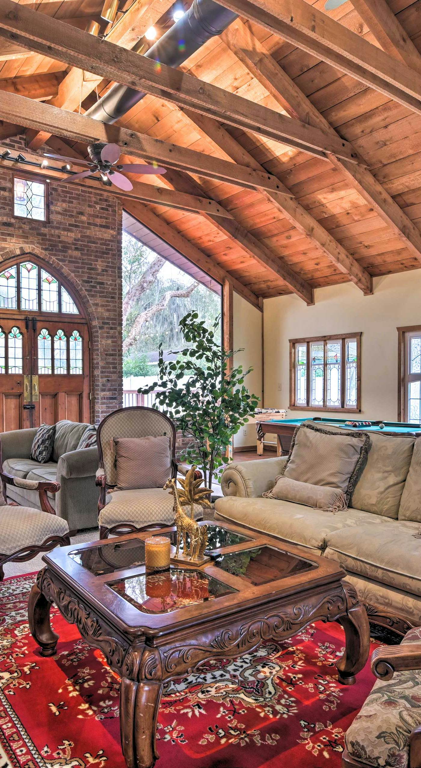Grand Valrico Home w/ Deck, Fire Pit & Yard!