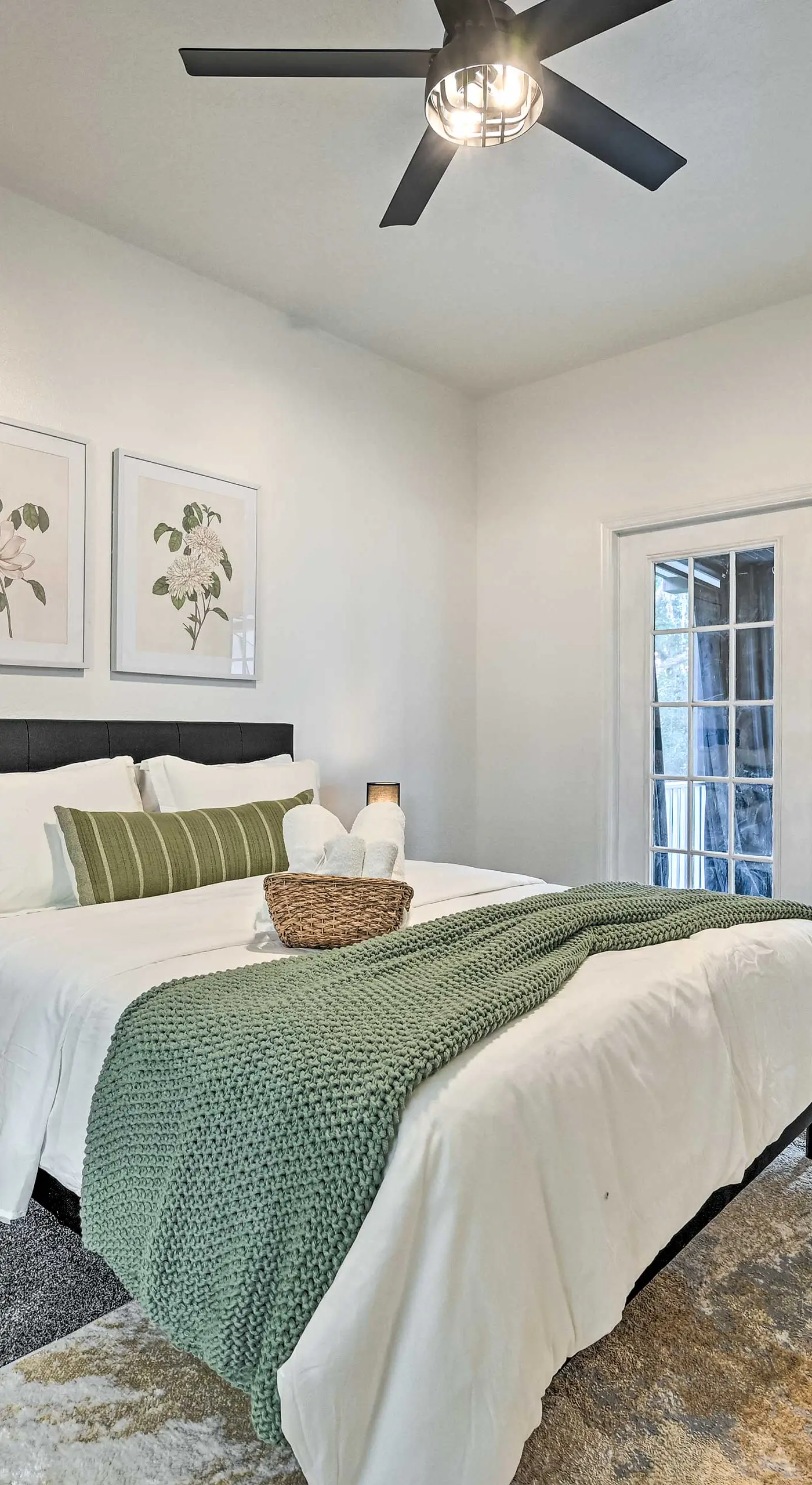 Stunning Thonotosassa Home ~ 7 Mi to Ocean!