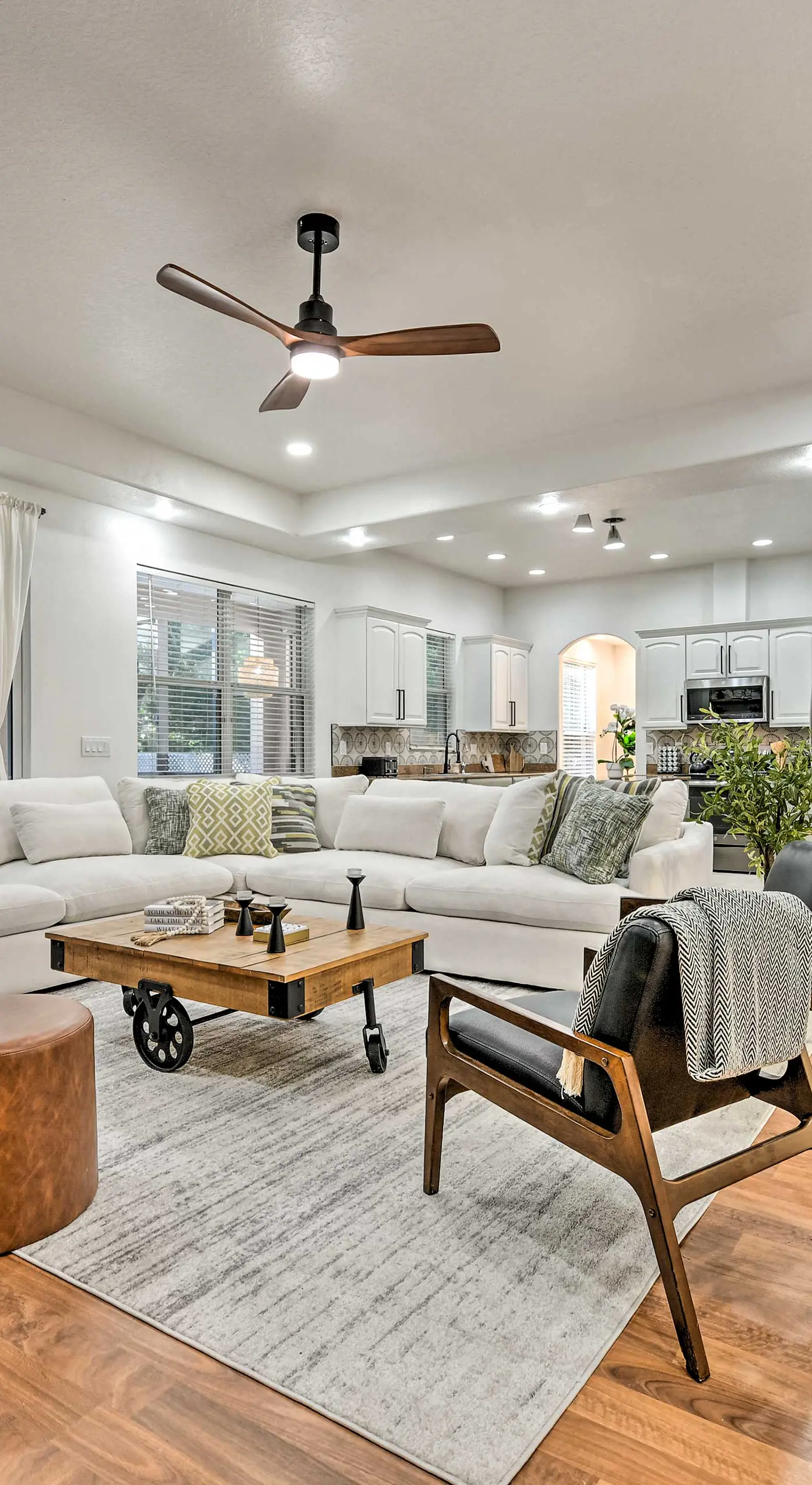 Stunning Thonotosassa Home ~ 7 Mi to Ocean!