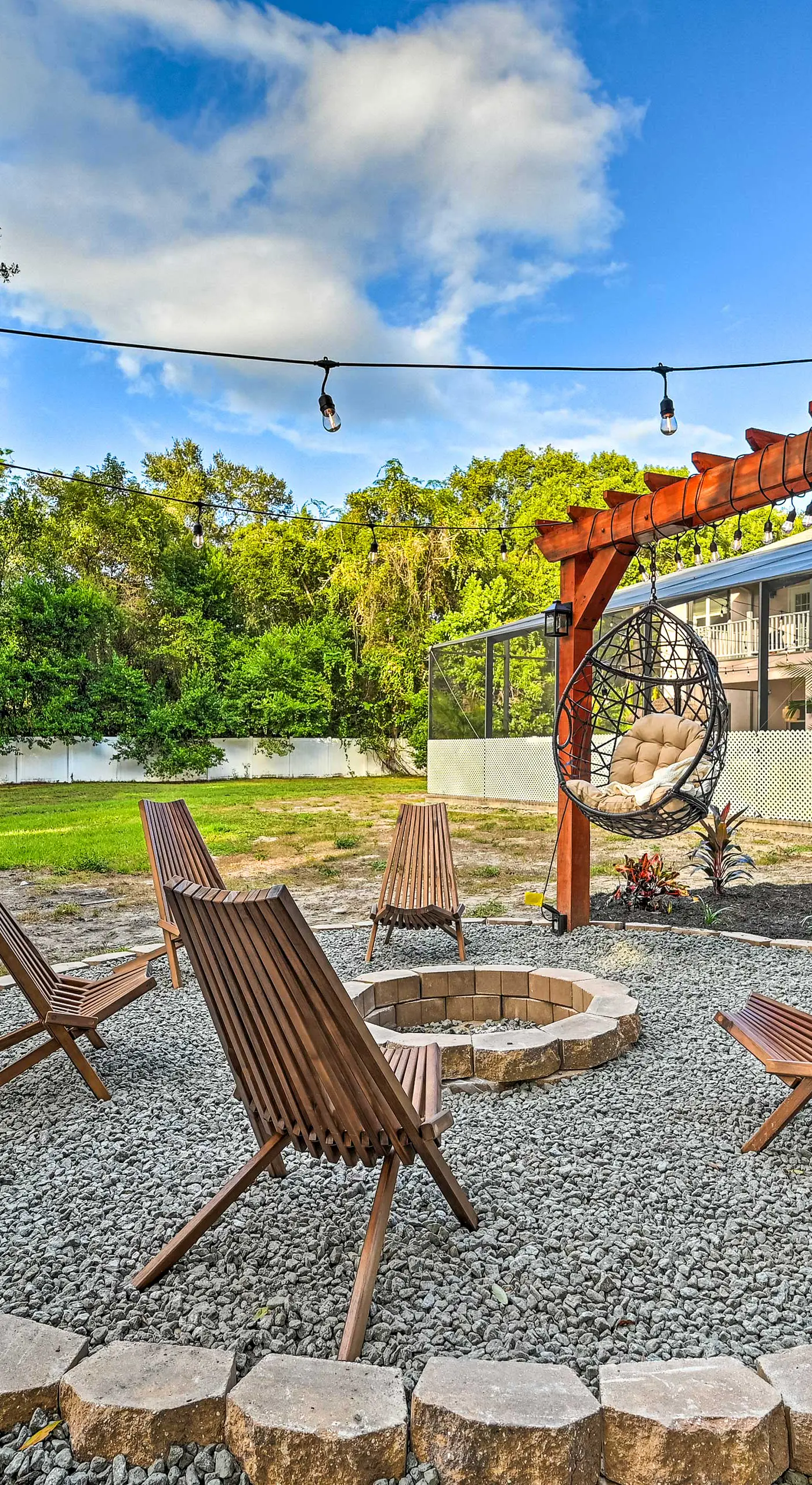 Stunning Thonotosassa Home ~ 7 Mi to Ocean!