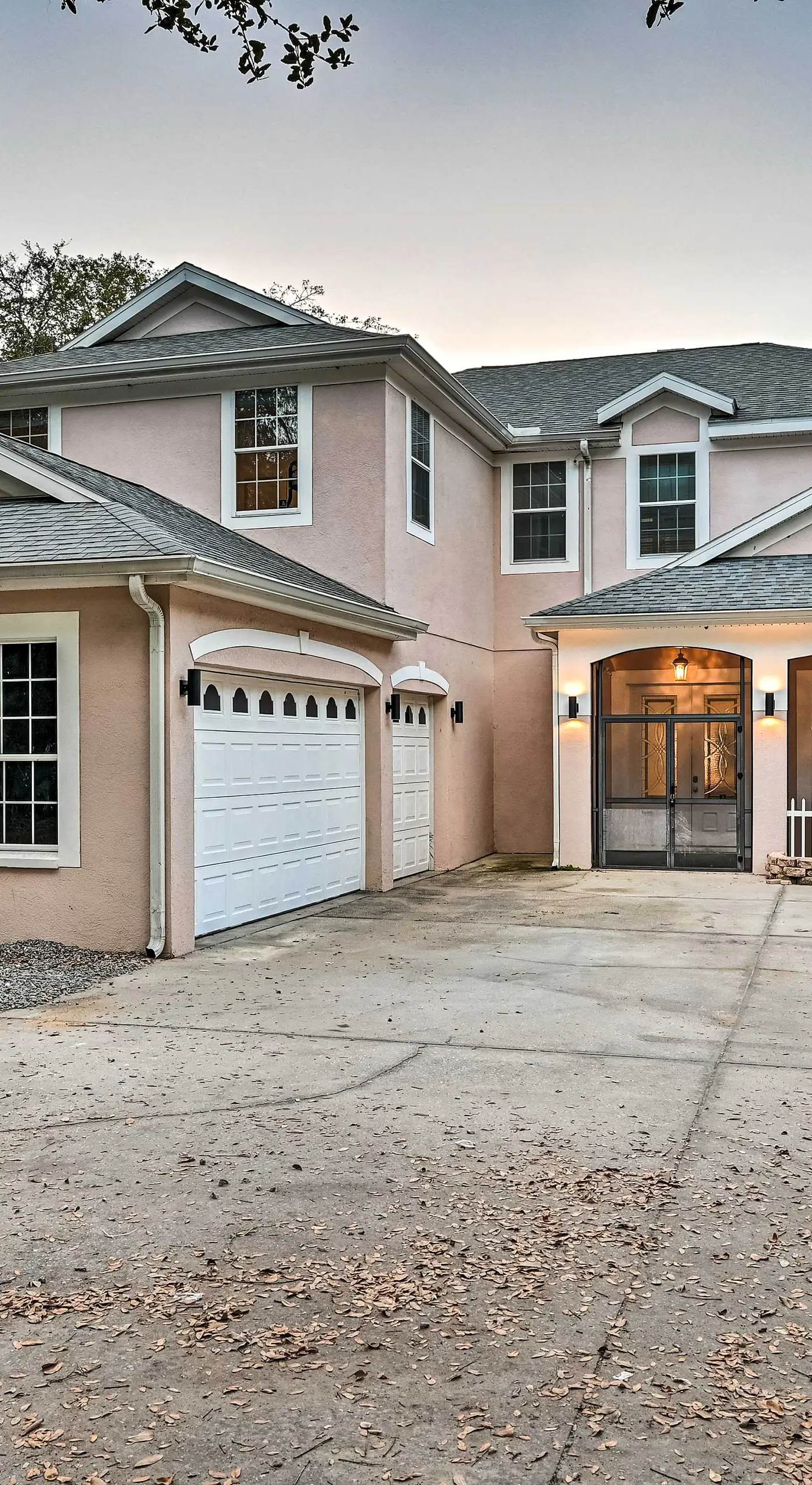 Stunning Thonotosassa Home ~ 7 Mi to Ocean!