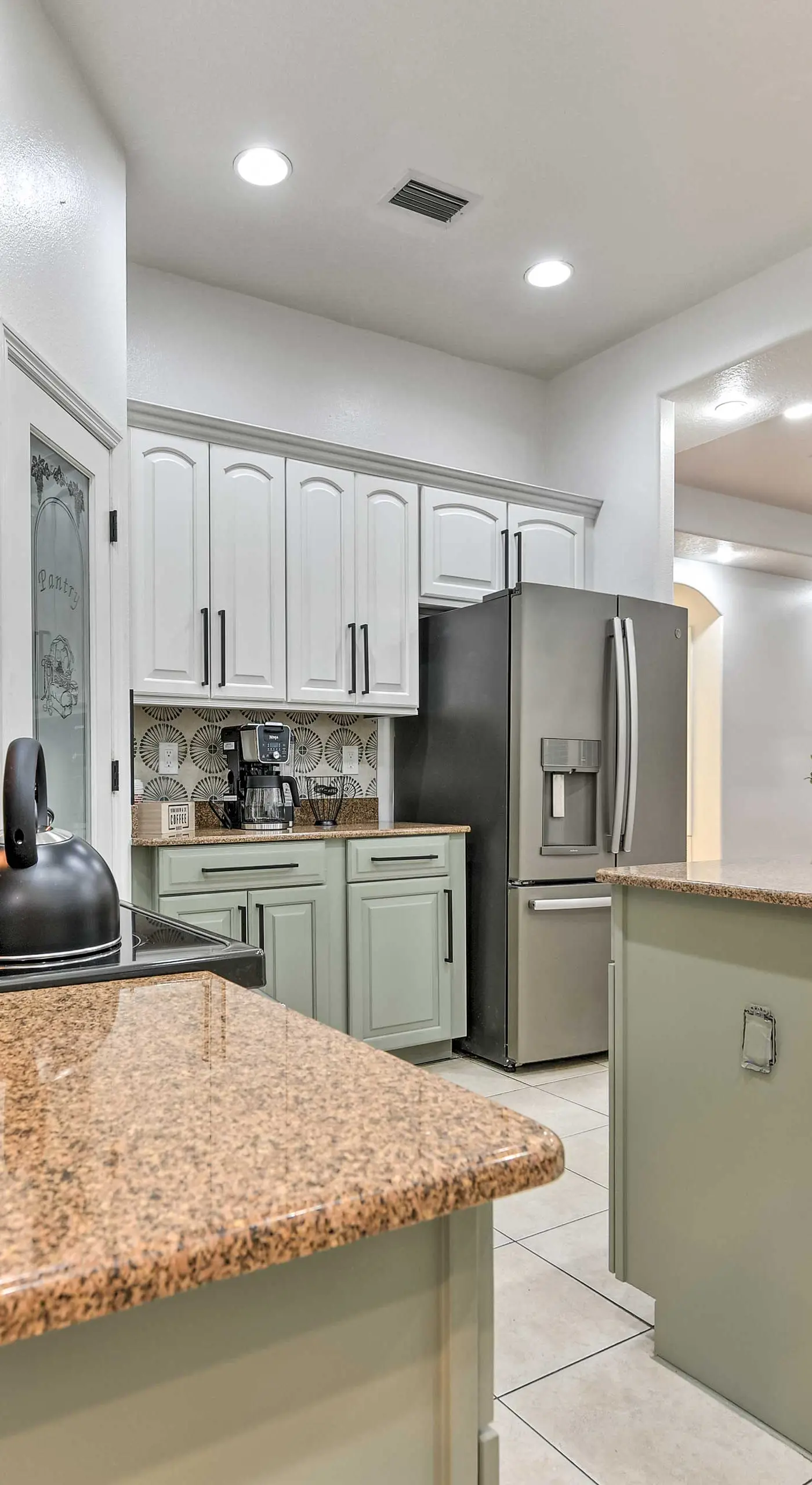 Stunning Thonotosassa Home ~ 7 Mi to Ocean!