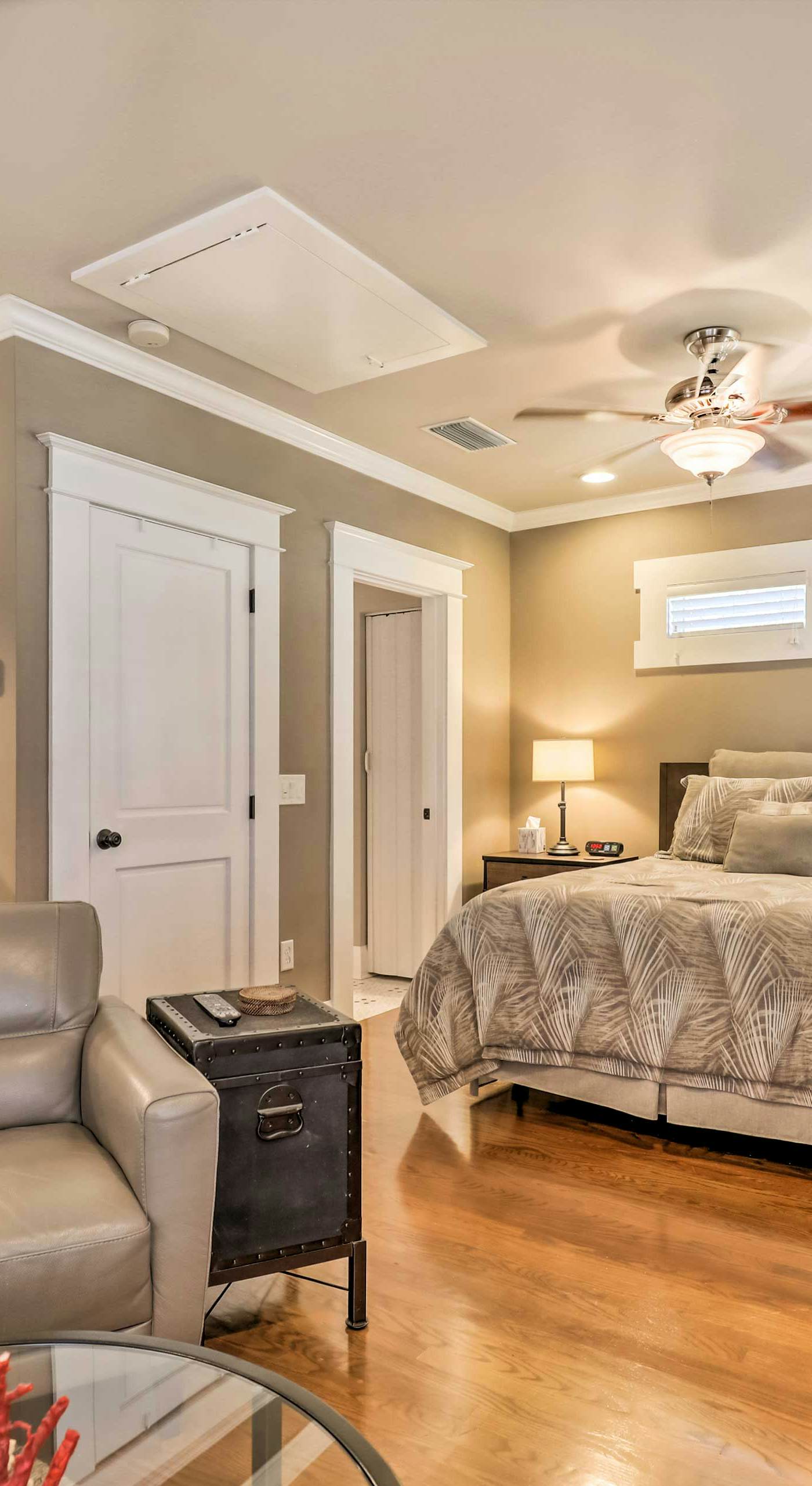 Hyde Park Luxury Studio w/ Prime Location!
