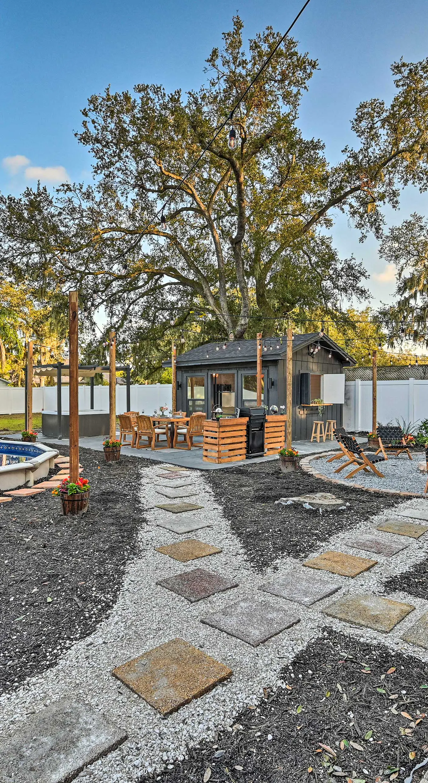 Private Pool & Hot Tubs: Luxe Brandon Oasis!