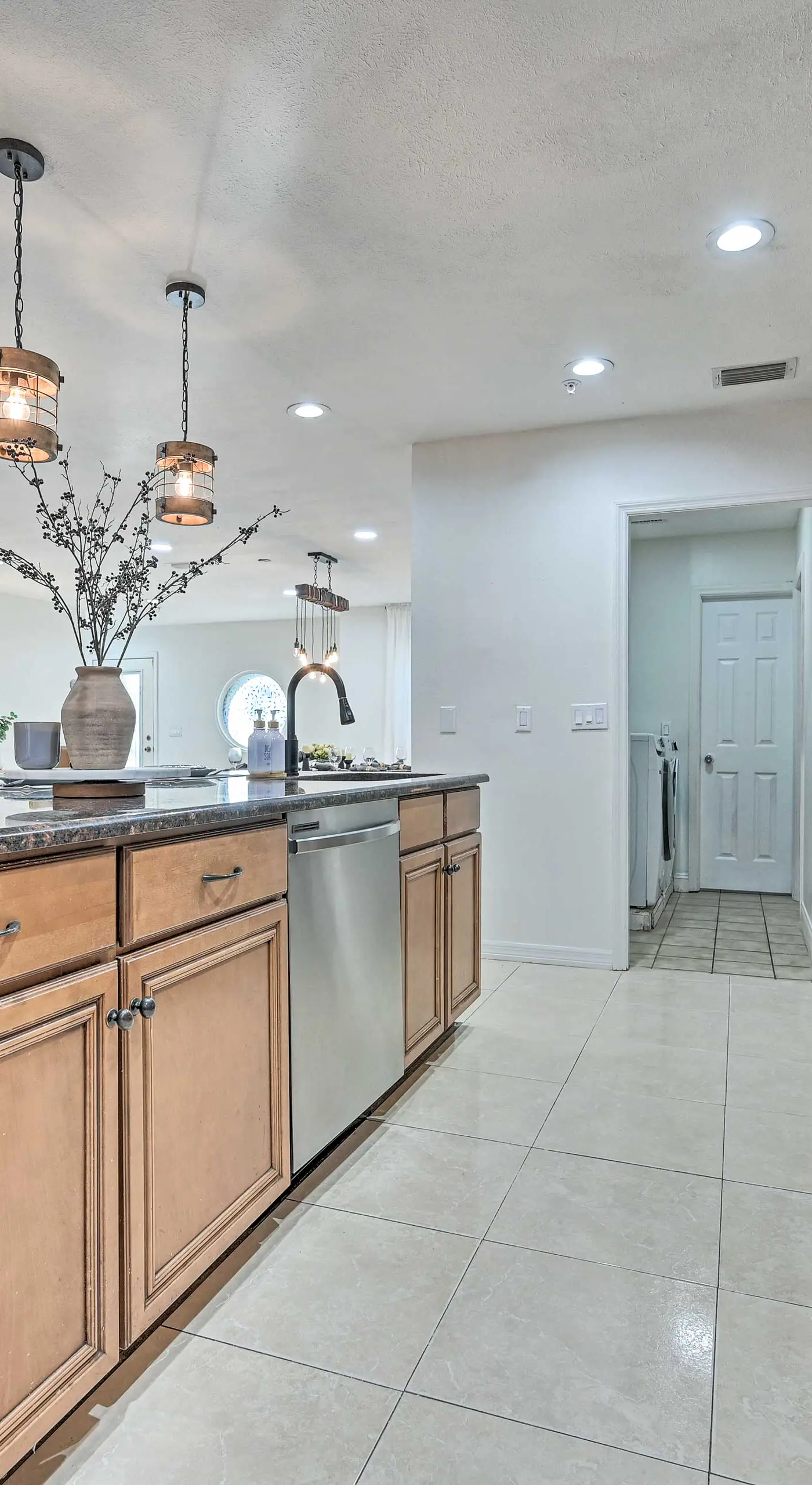 Private Pool & Hot Tubs: Luxe Brandon Oasis!