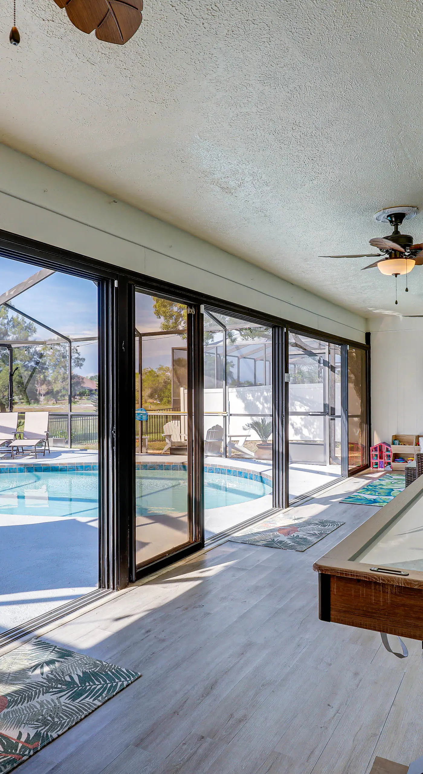 Apollo Beach Oasis: Lanai + Heated Pool!