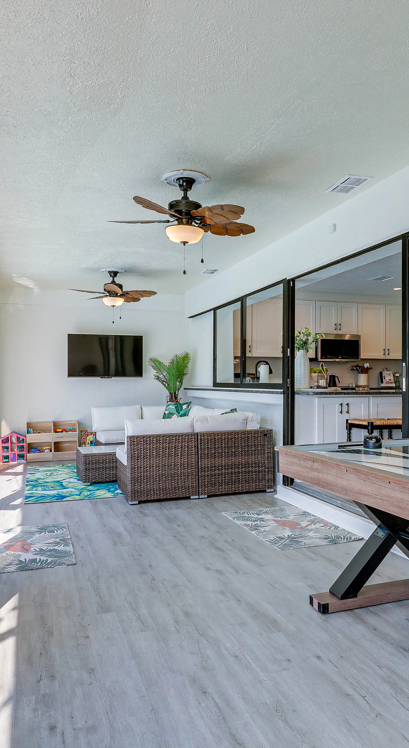 Apollo Beach Oasis: Lanai + Heated Pool!