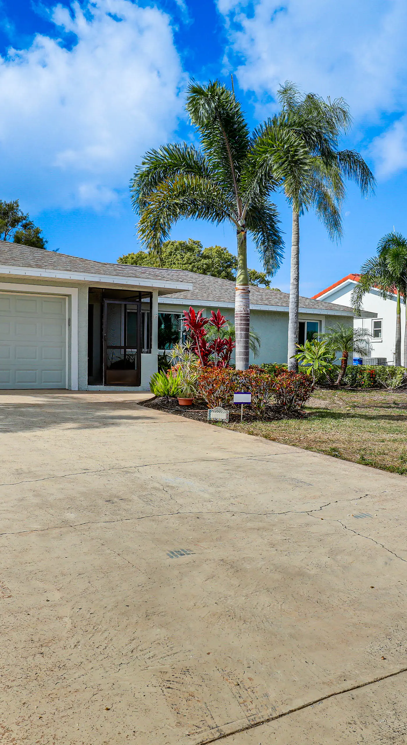 Apollo Beach Oasis: Lanai + Heated Pool!