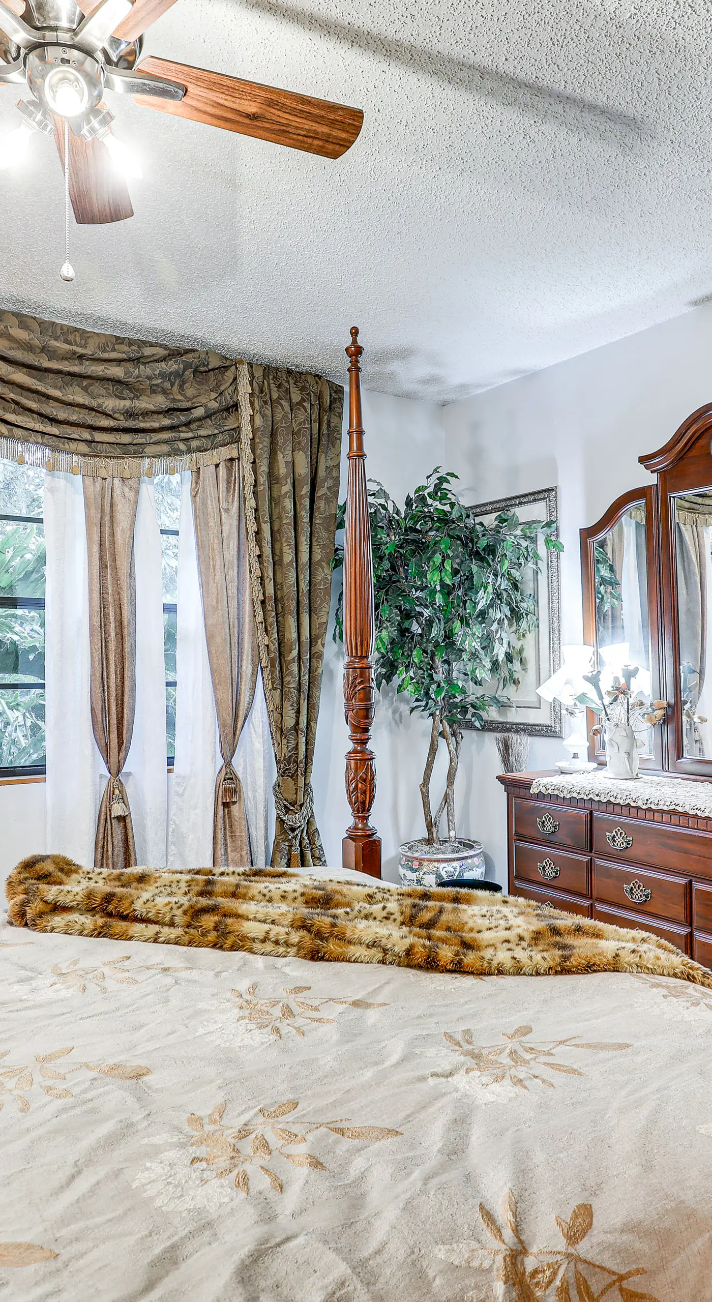 Tampa Area Home w/ Indoor Pool, Families Welcome!