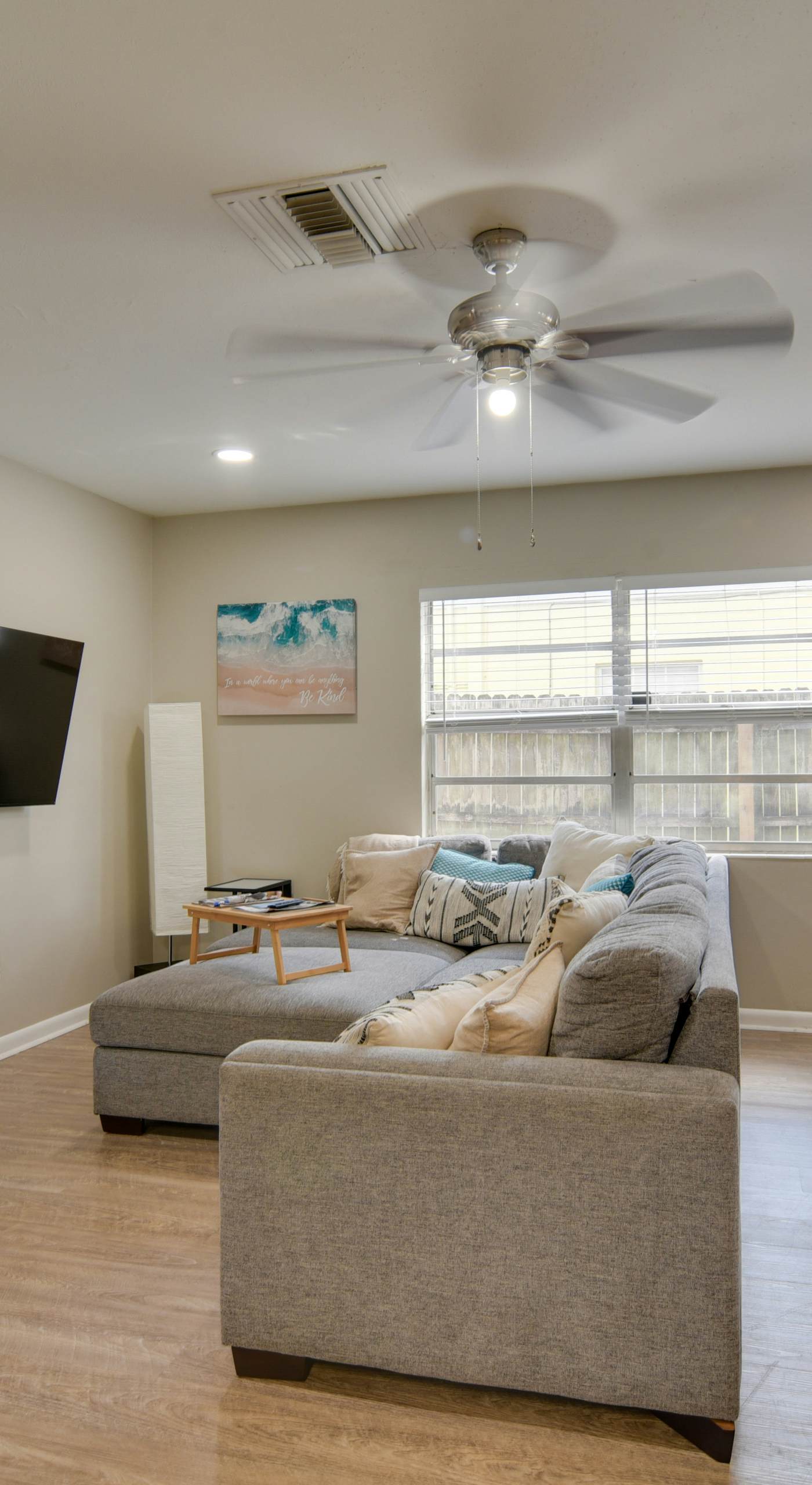 4 Mi to Dtwn: Pet-Friendly Tampa Retreat