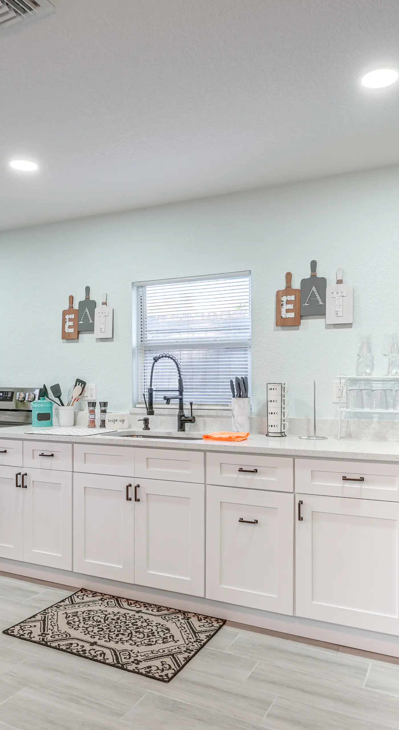 Vibrant Tampa Home: Perfect for Long Stays!