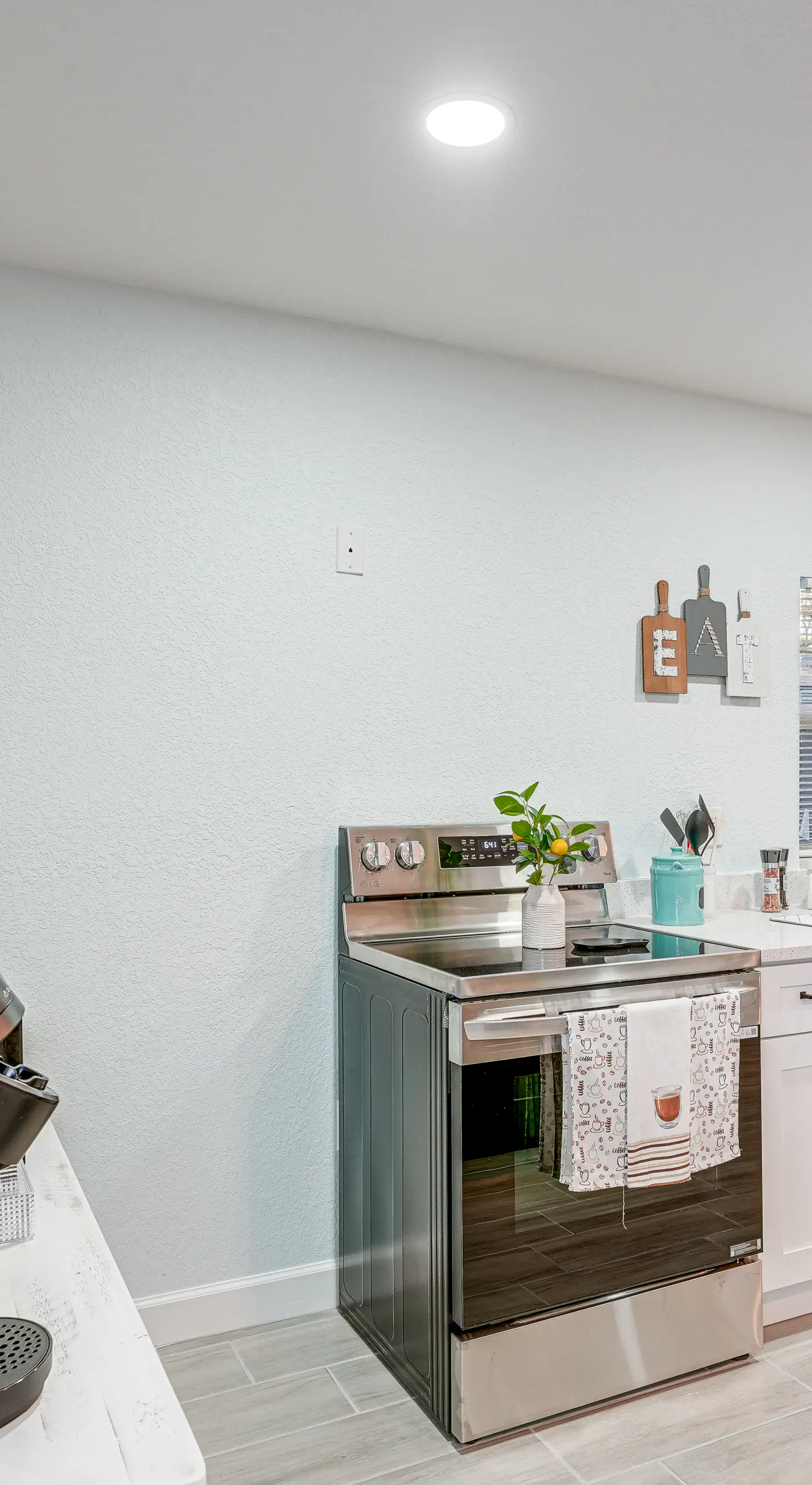 Vibrant Tampa Home: Perfect for Long Stays!
