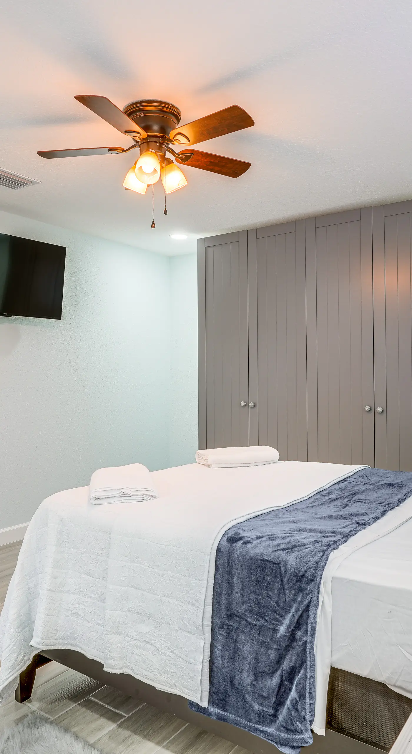 Vibrant Tampa Home: Perfect for Long Stays!