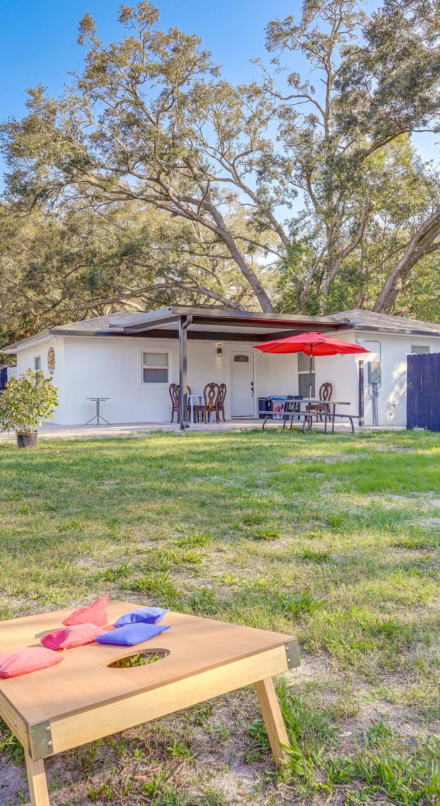 Vibrant Tampa Home: Perfect for Long Stays!