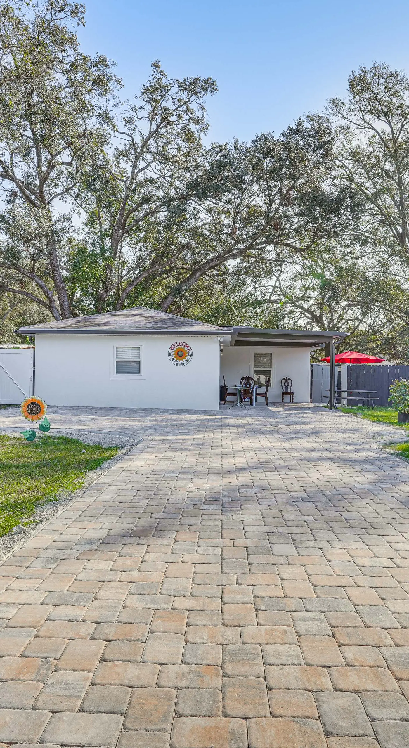 Vibrant Tampa Home: Perfect for Long Stays!