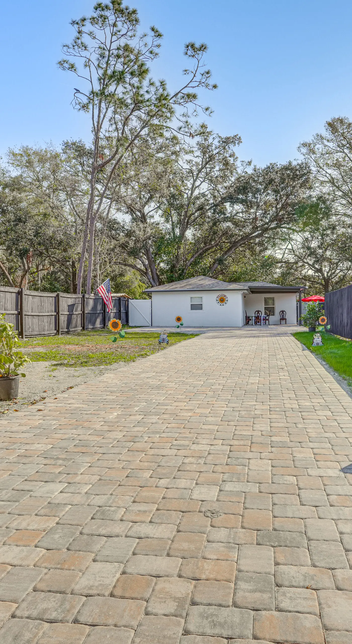 Vibrant Tampa Home: Perfect for Long Stays!
