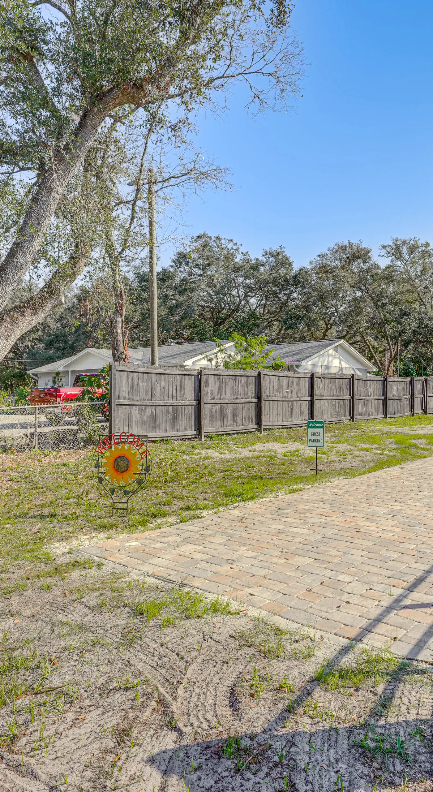Vibrant Tampa Home: Perfect for Long Stays!