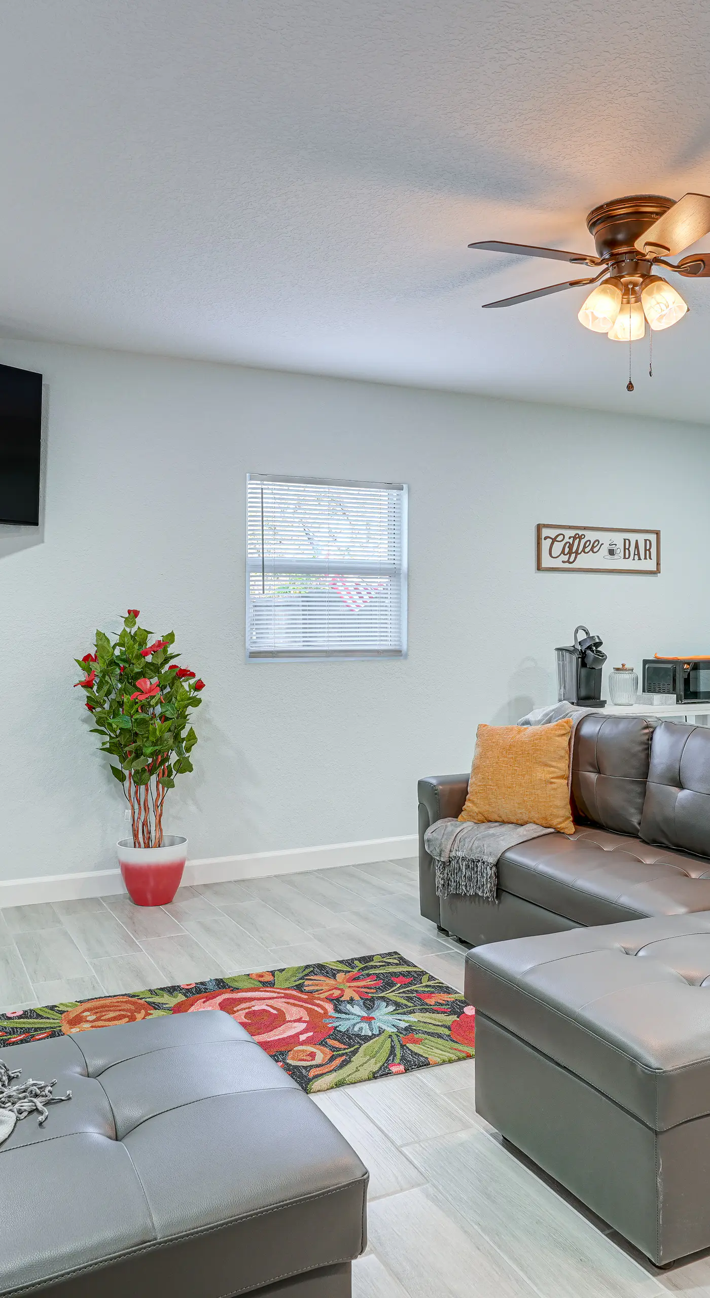 Vibrant Tampa Home: Perfect for Long Stays!