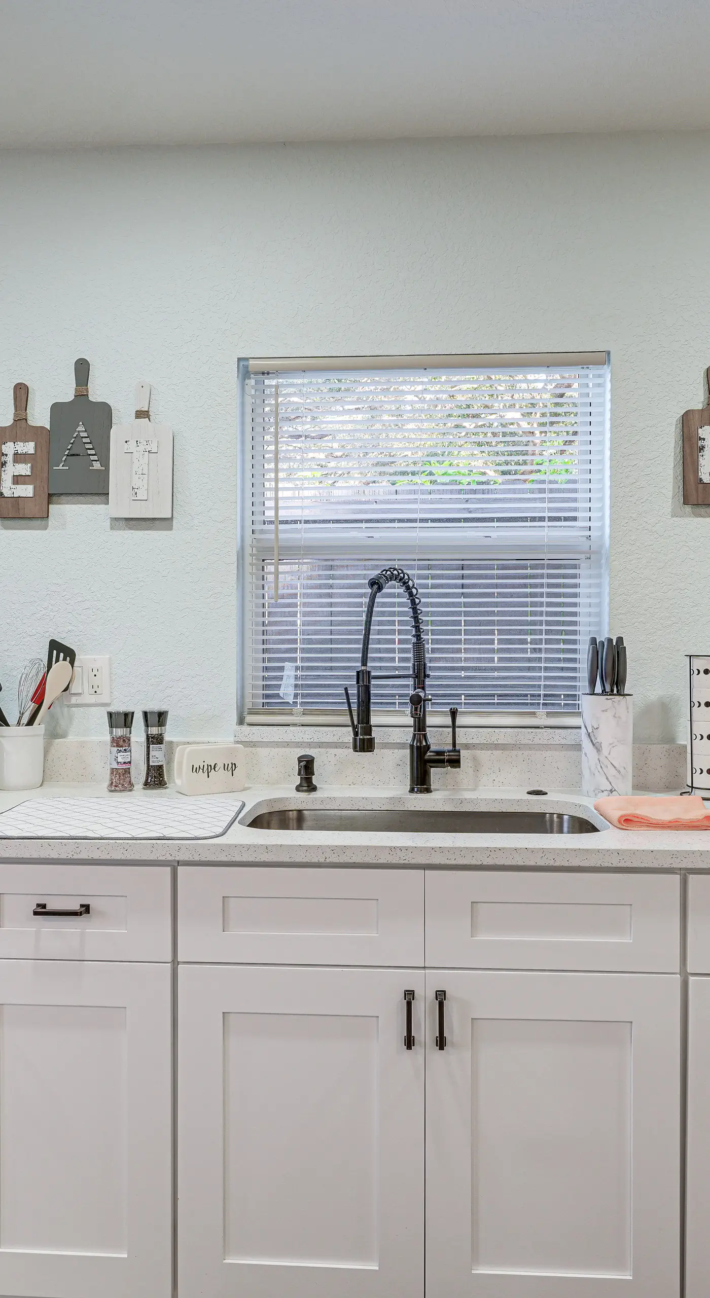 Vibrant Tampa Home: Perfect for Long Stays!