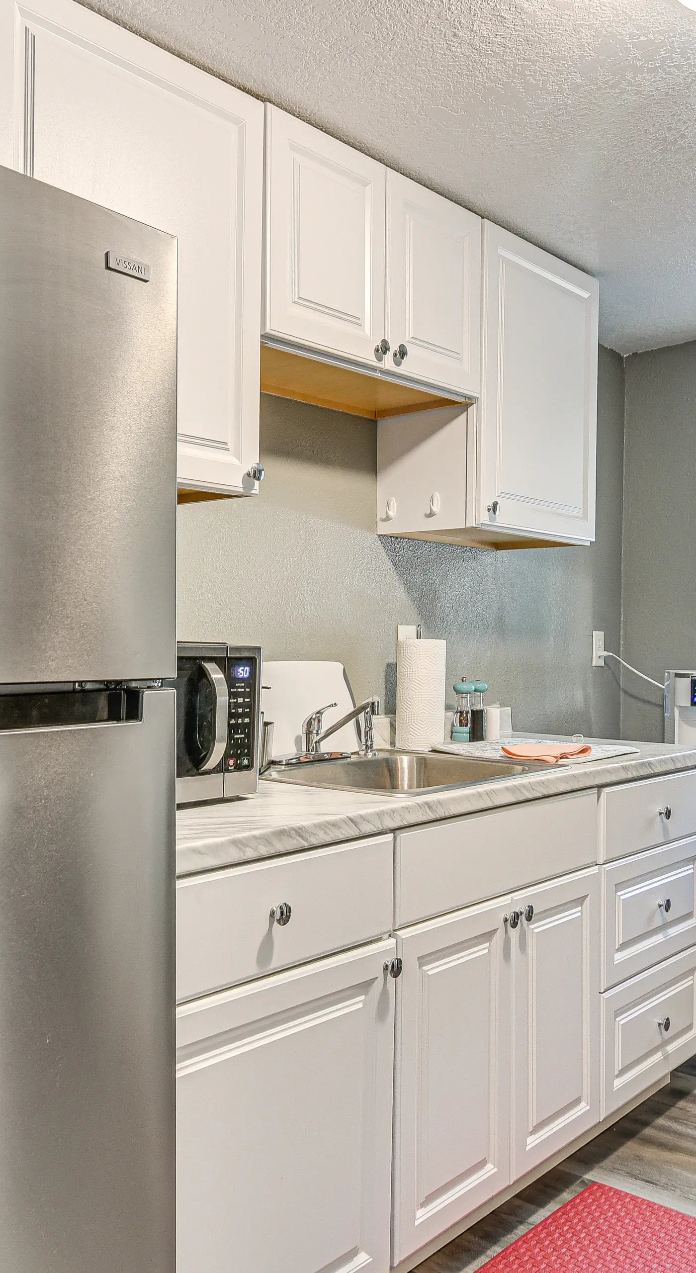 Breezy Tampa Home w/ Yard: Perfect for Long Stays