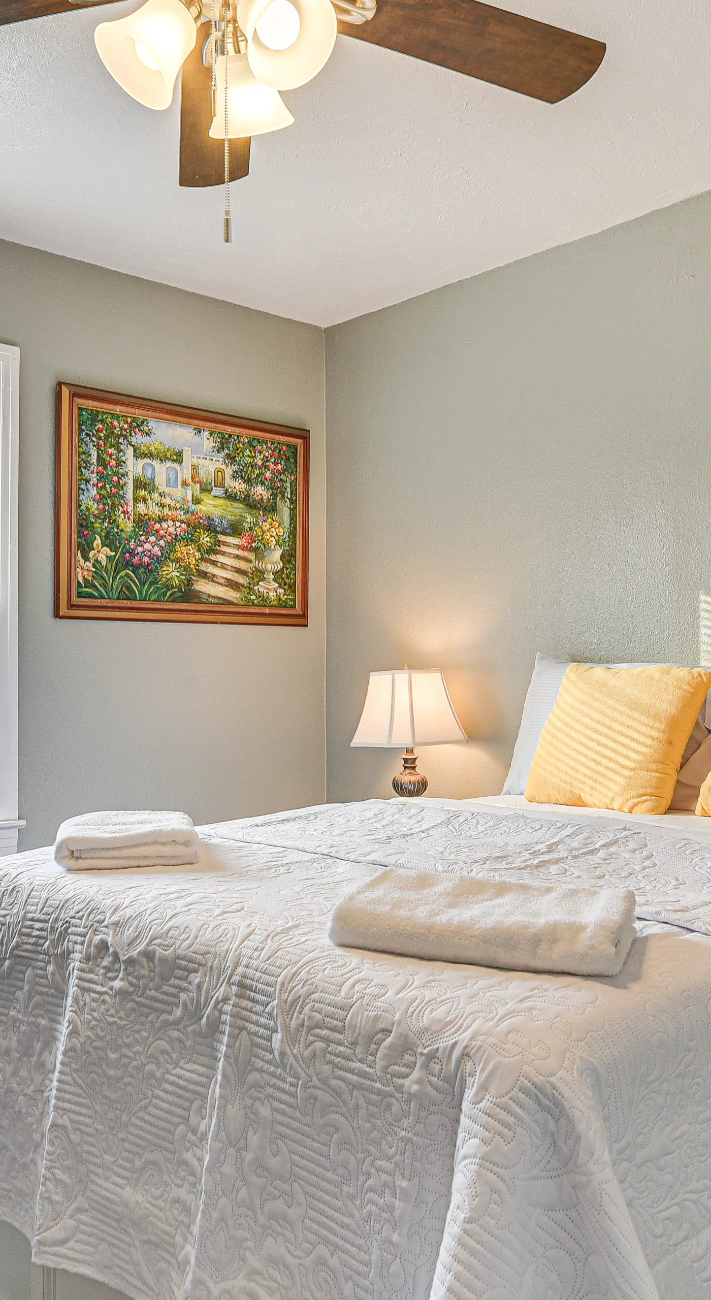 Breezy Tampa Home w/ Yard: Perfect for Long Stays