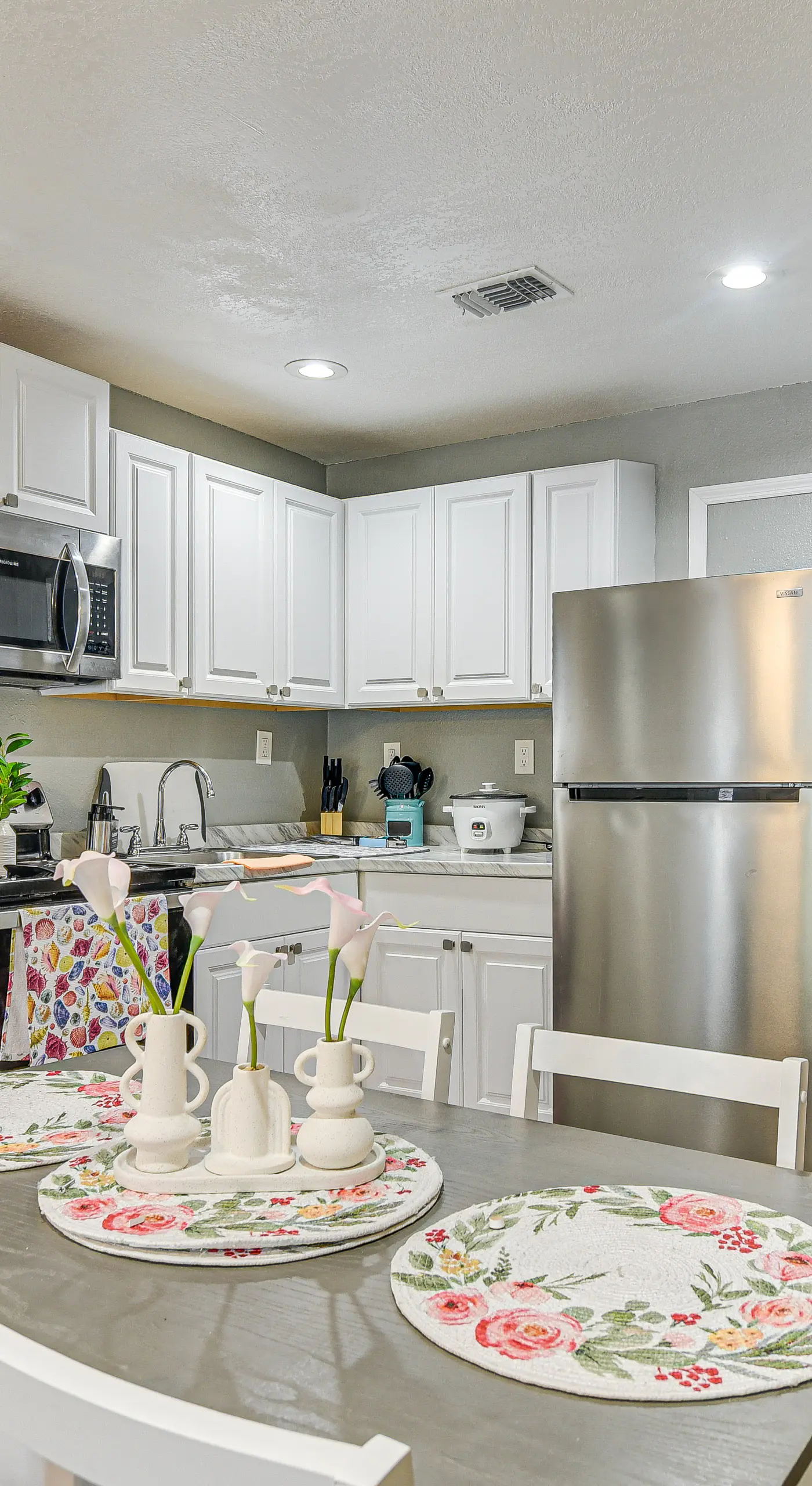 Breezy Tampa Home w/ Yard: Perfect for Long Stays