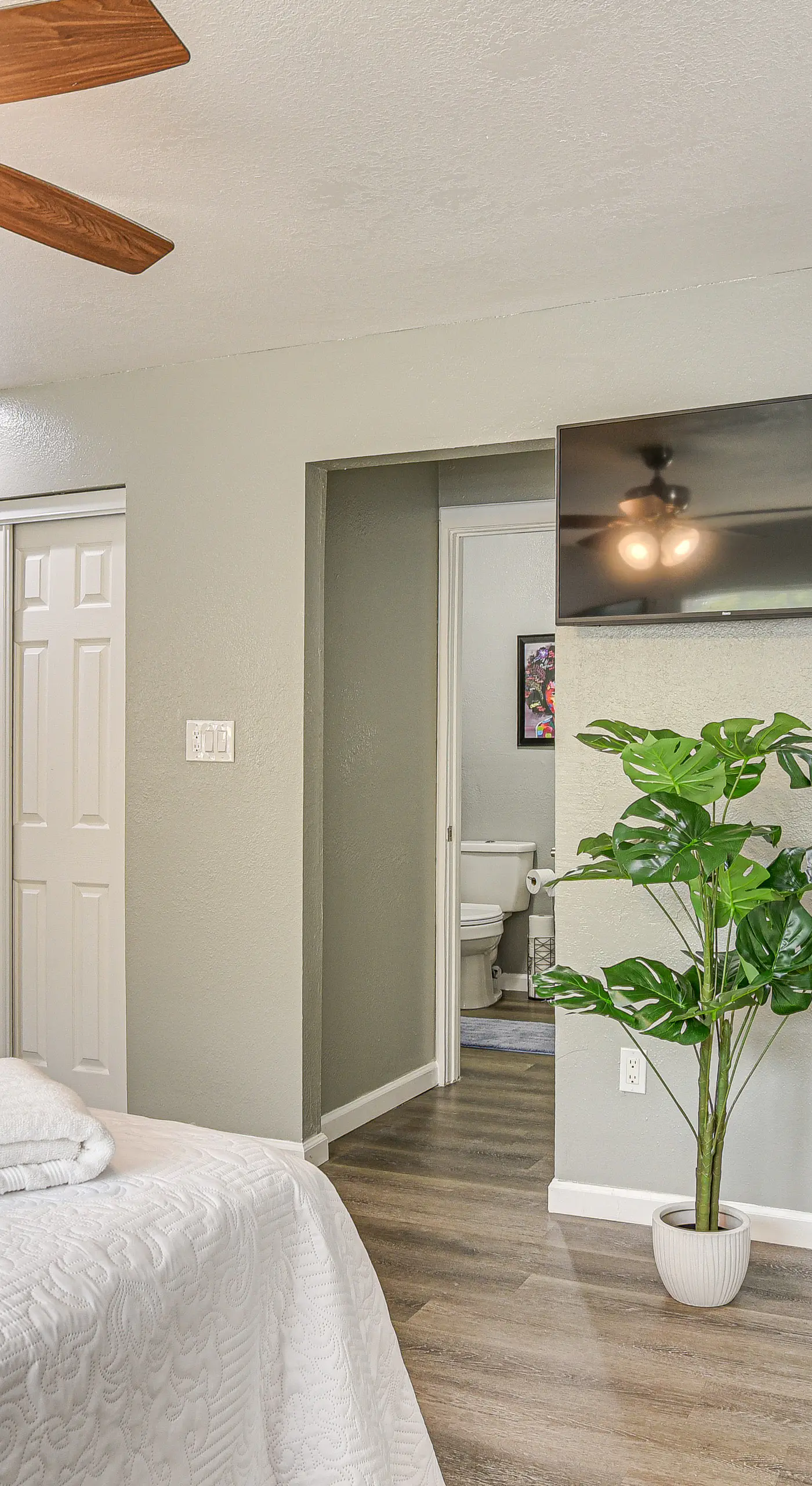 Breezy Tampa Home w/ Yard: Perfect for Long Stays