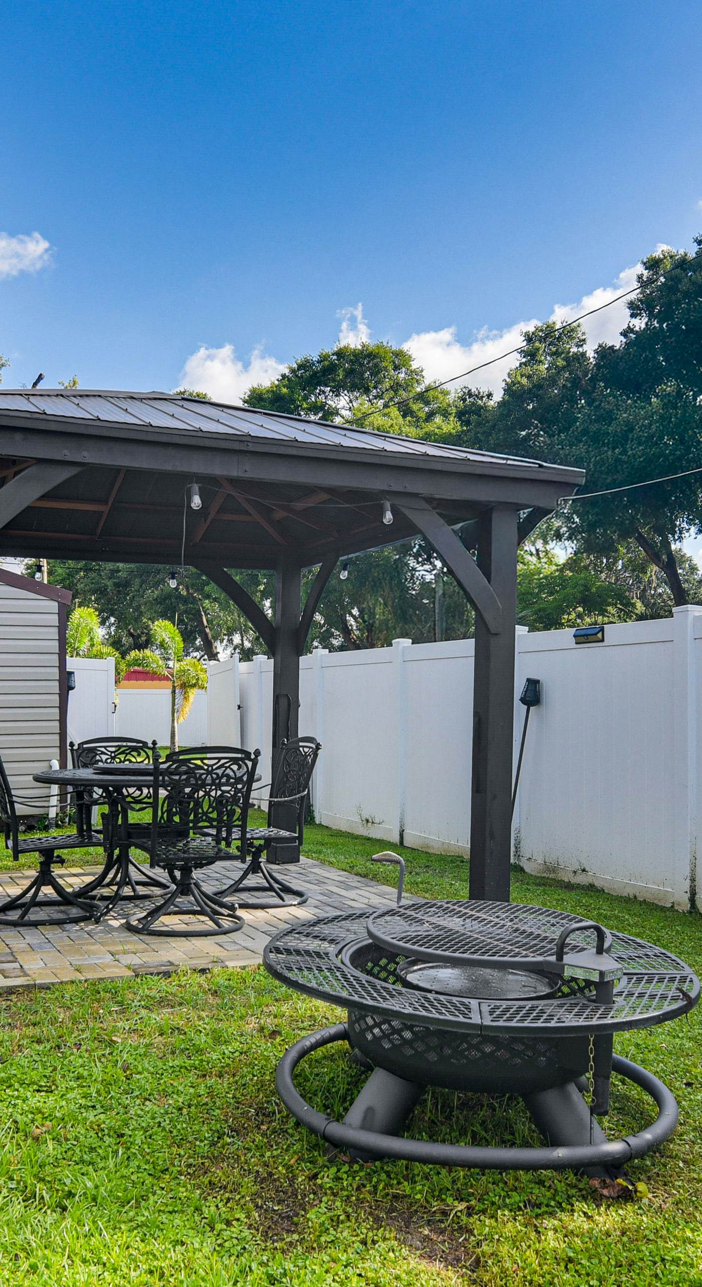 Hot Tub & Fenced Yard: Tranquil Home in Valrico!