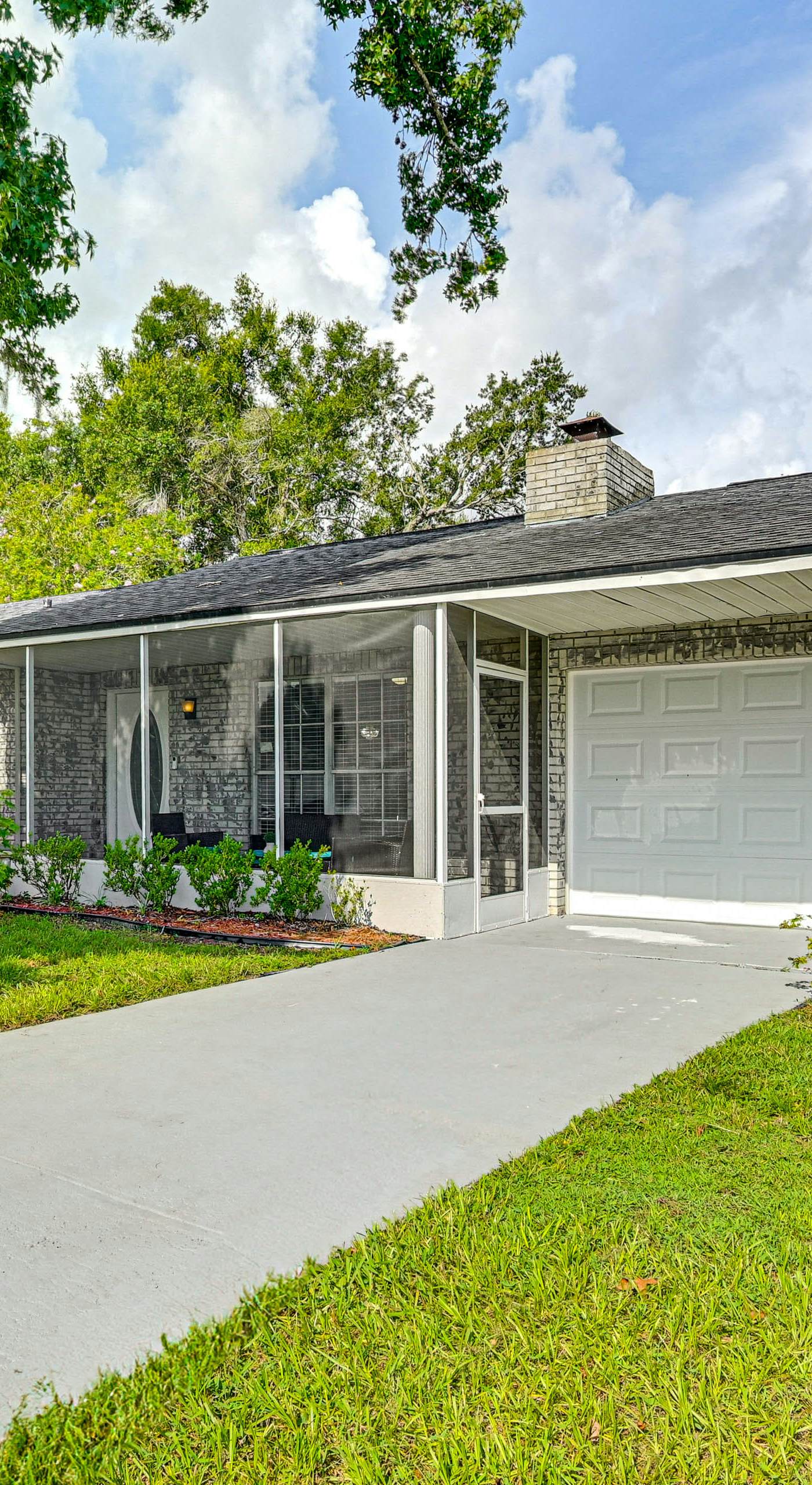 Pet-Friendly Home w/ Lanais, Near Dtwn Tampa!