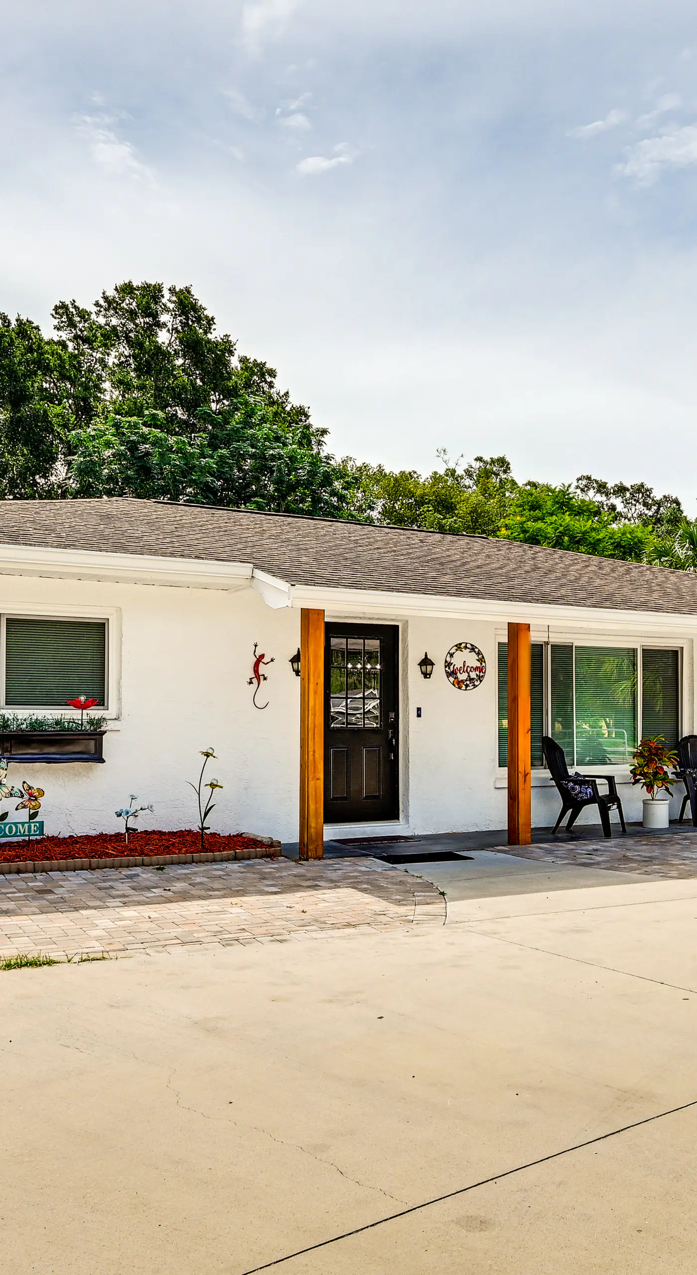 Breezy Lutz Home w/ Patio: Perfect for Long Stays