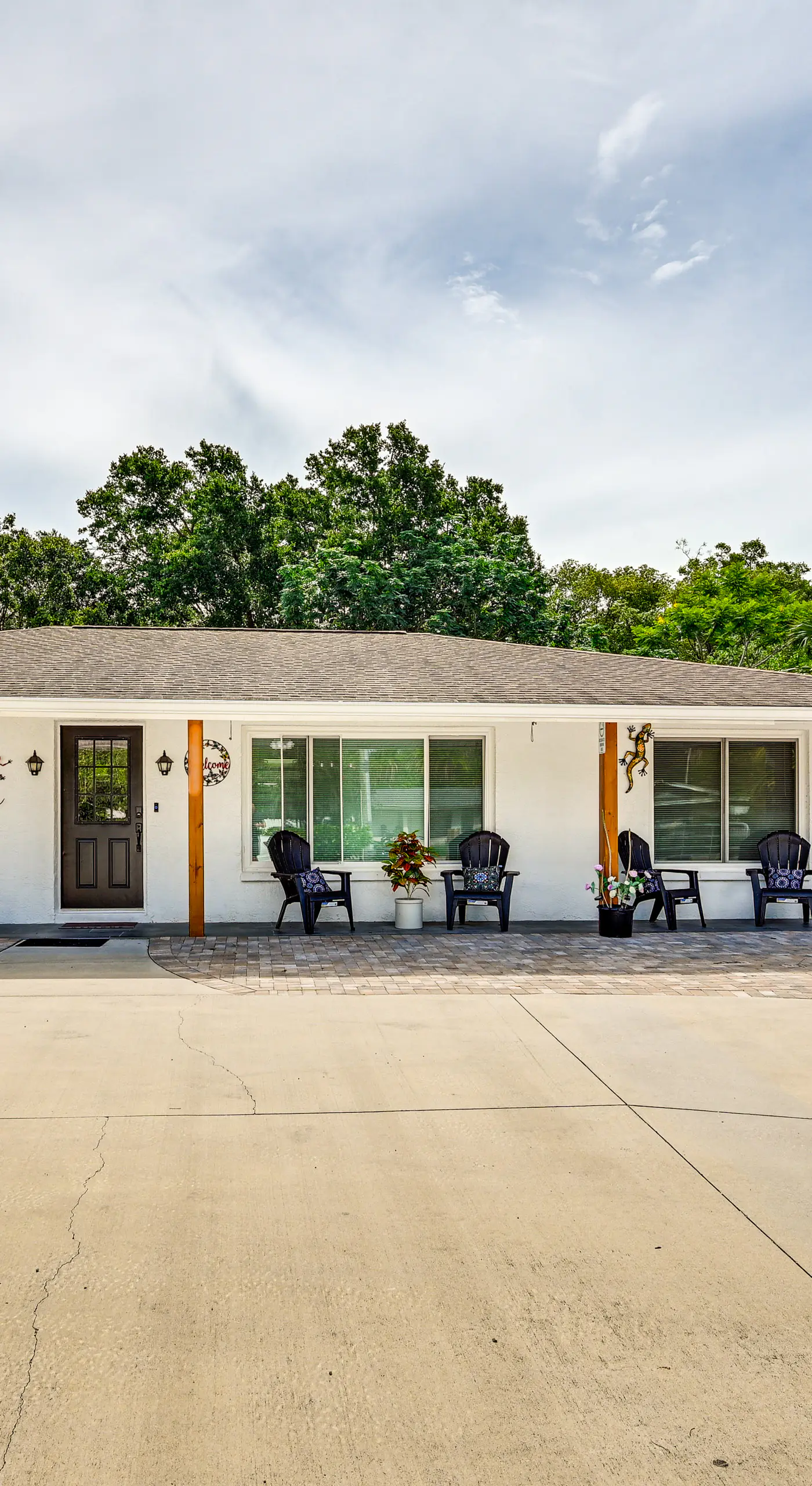 Breezy Lutz Home w/ Patio: Perfect for Long Stays