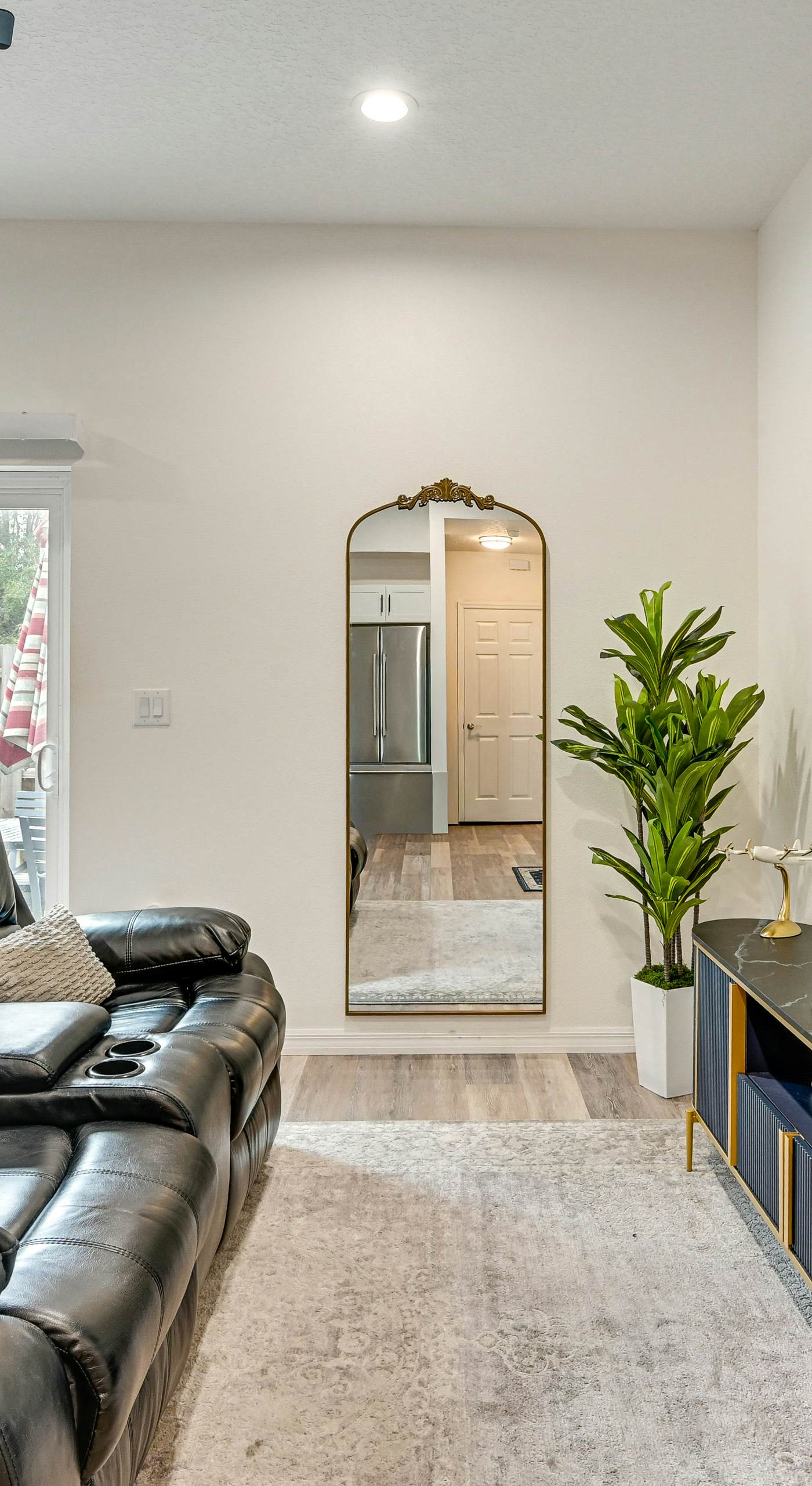 'The Hangar Retreat' Aviation-Themed Stay in Lutz