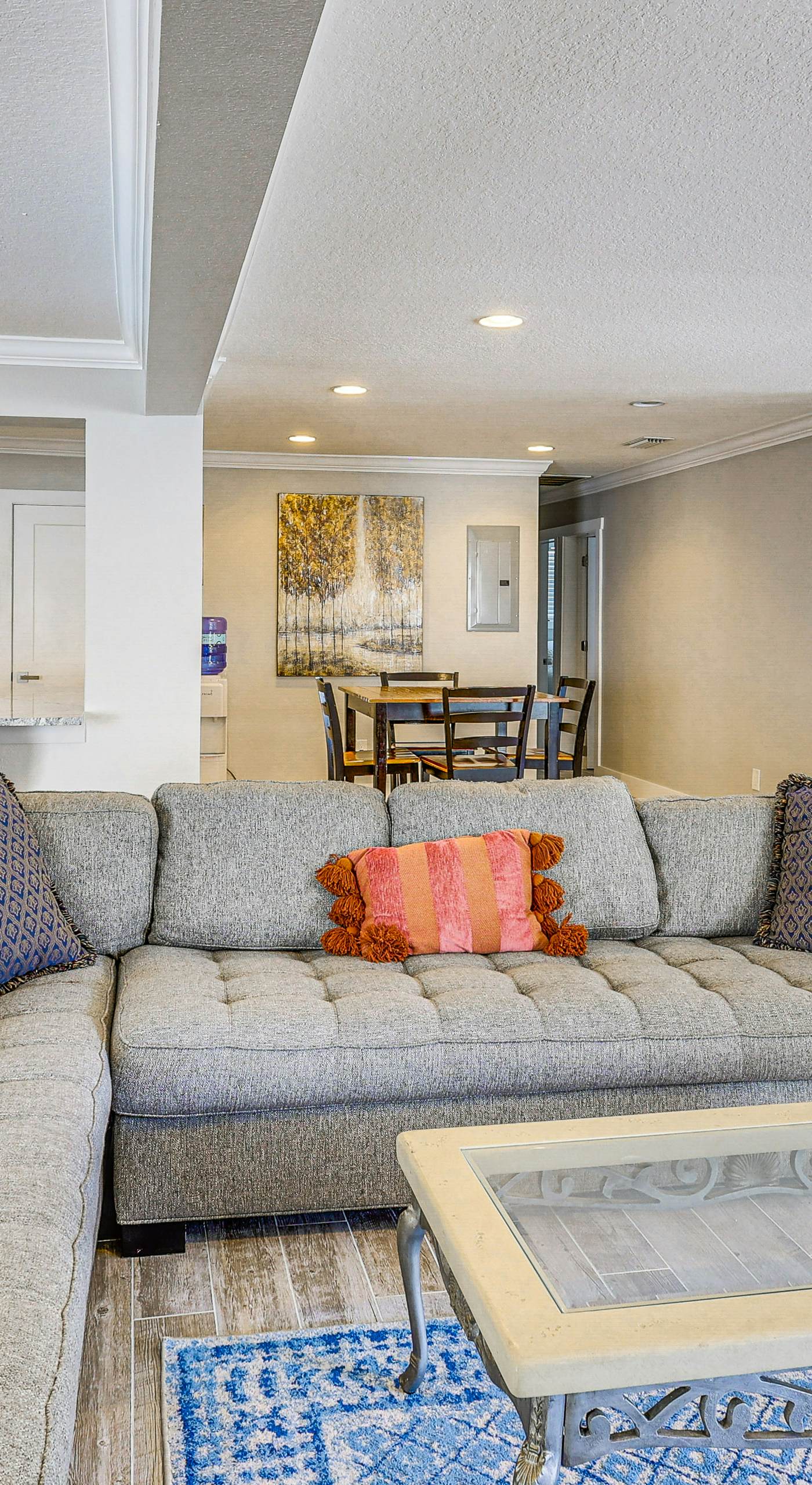 Steps to Bayshore Blvd! snowbird retreat w/ Pool