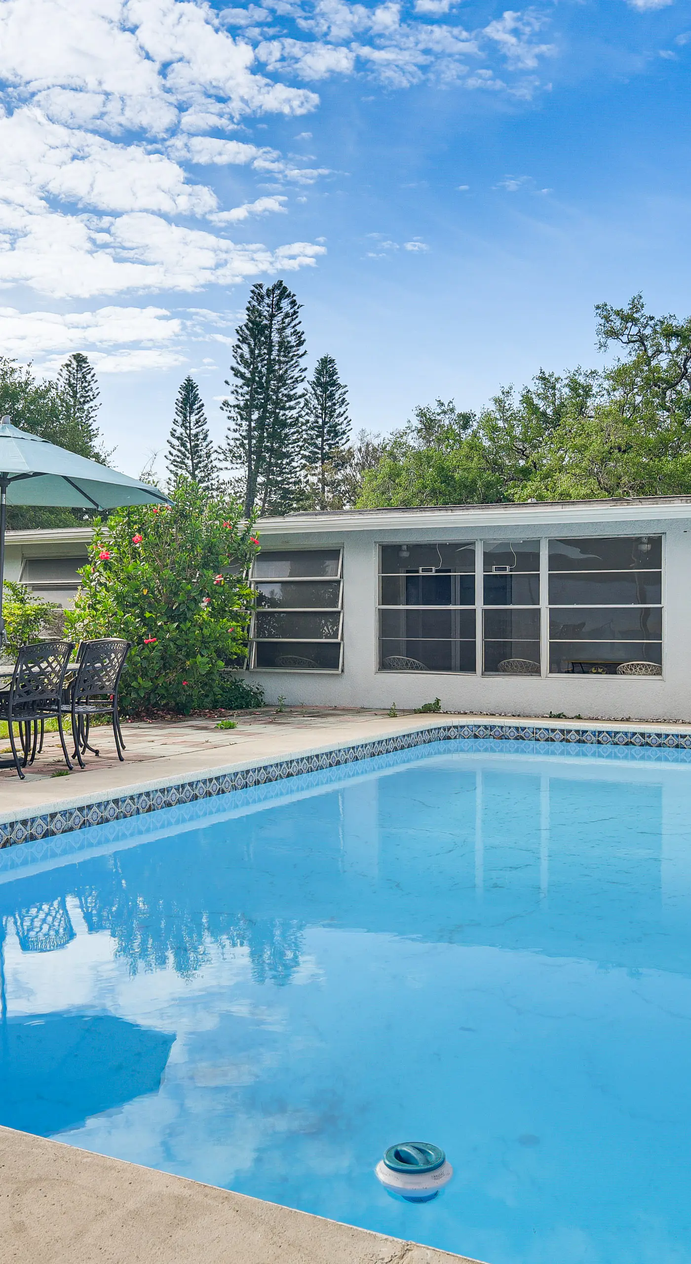 Steps to Bayshore Blvd! snowbird retreat w/ Pool