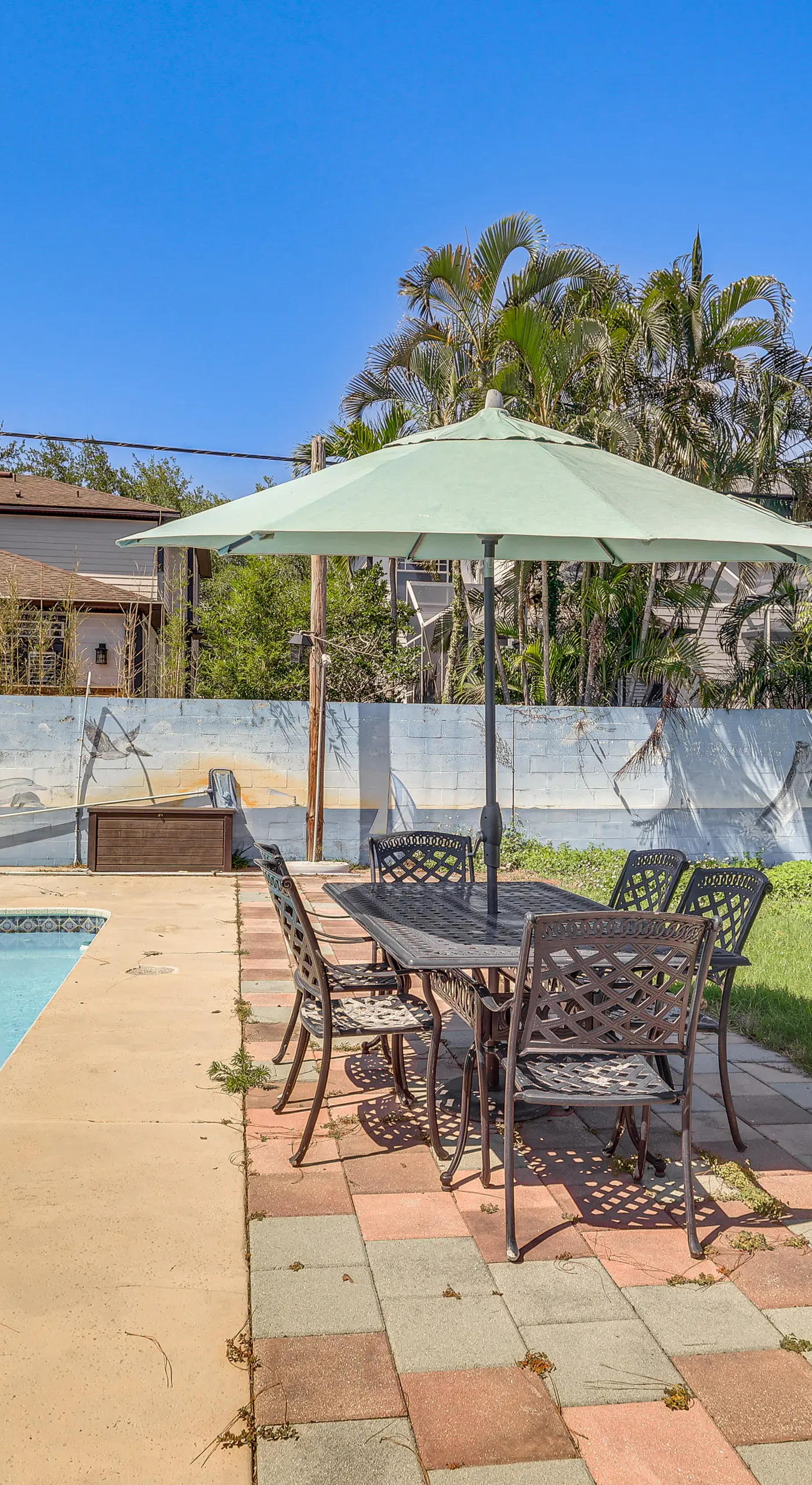 Steps to Bayshore Blvd! snowbird retreat w/ Pool