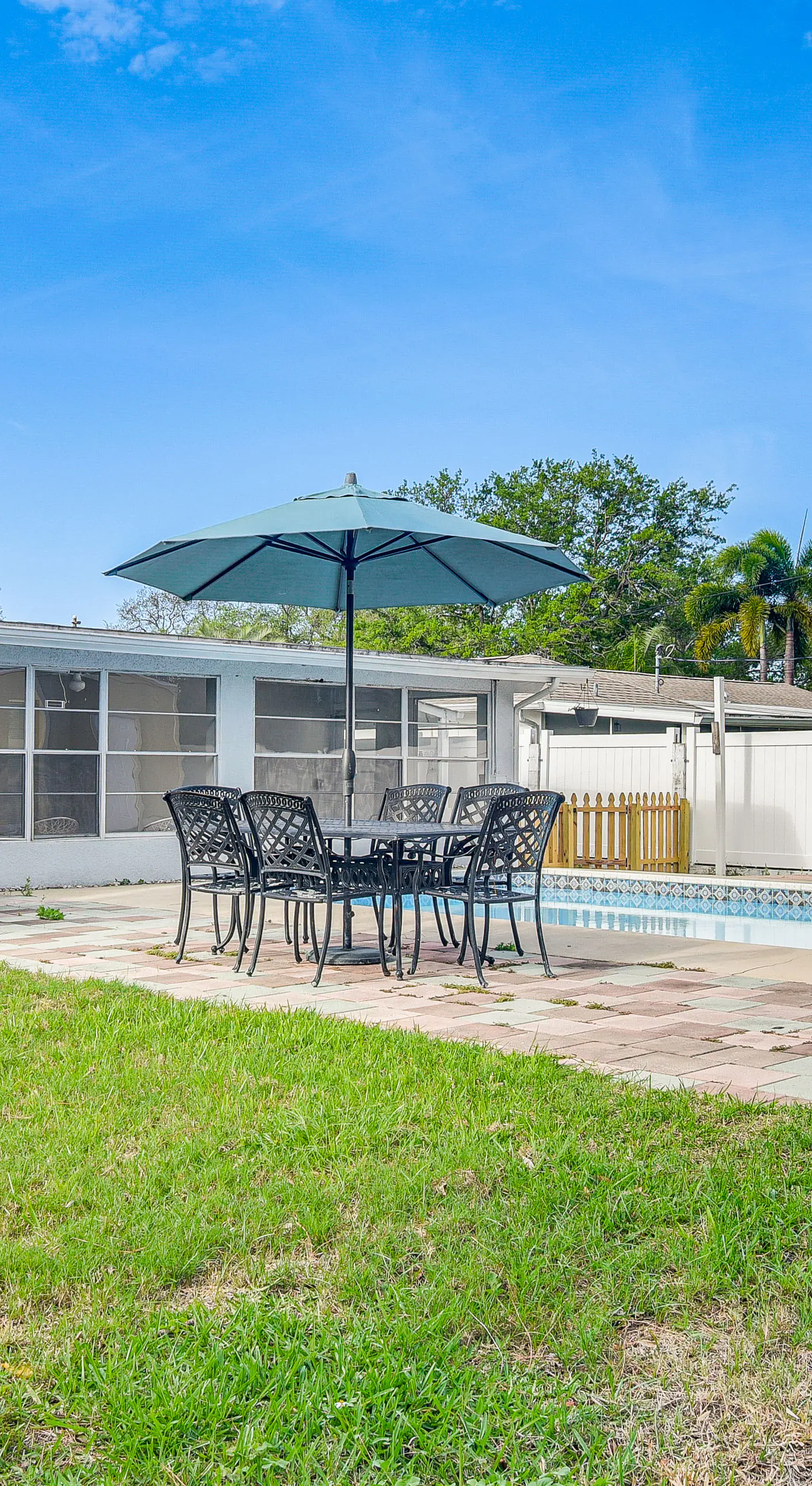 Steps to Bayshore Blvd! snowbird retreat w/ Pool
