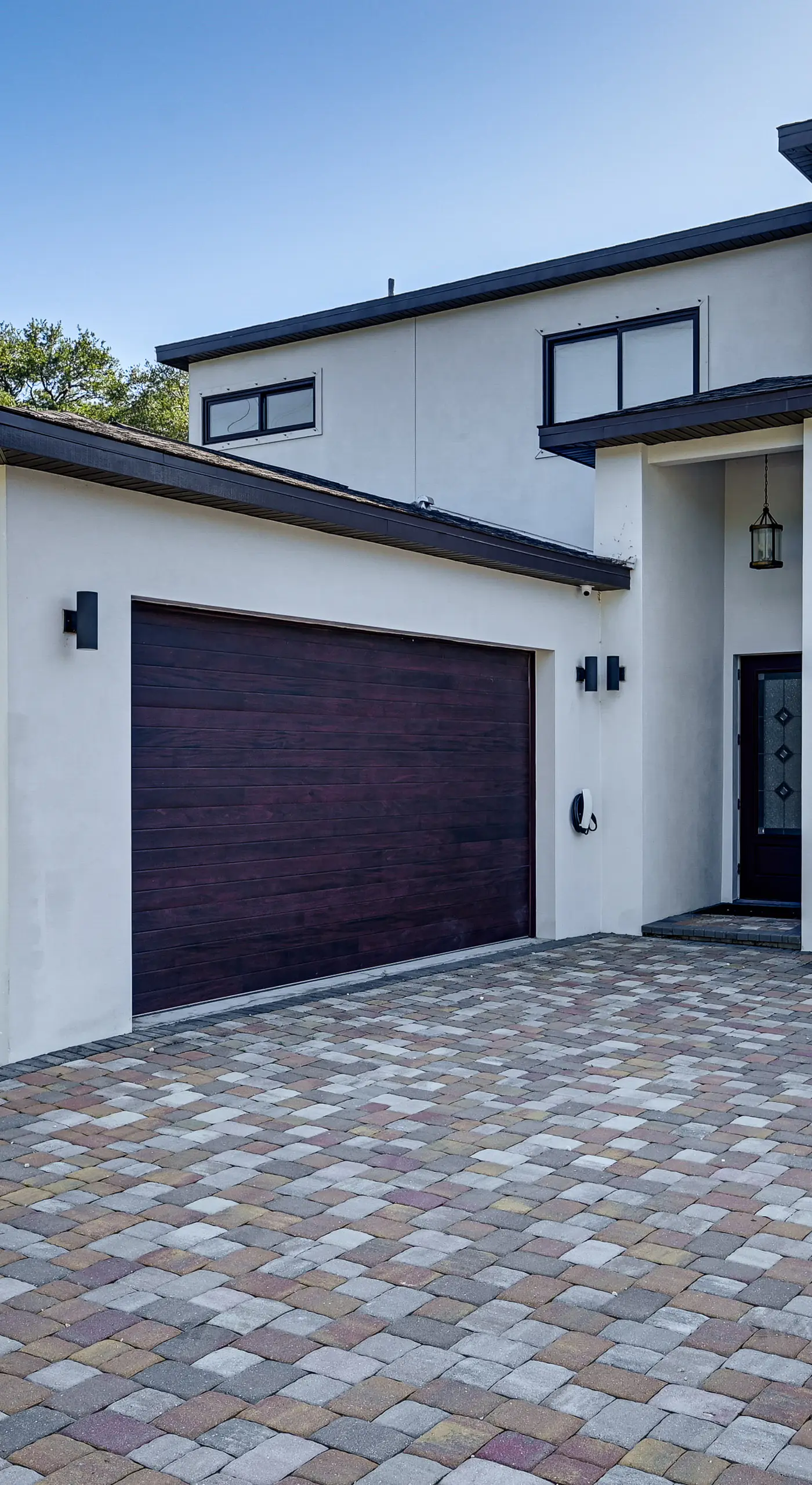 Private Yard & Covered Patio: Modern Tampa Getaway