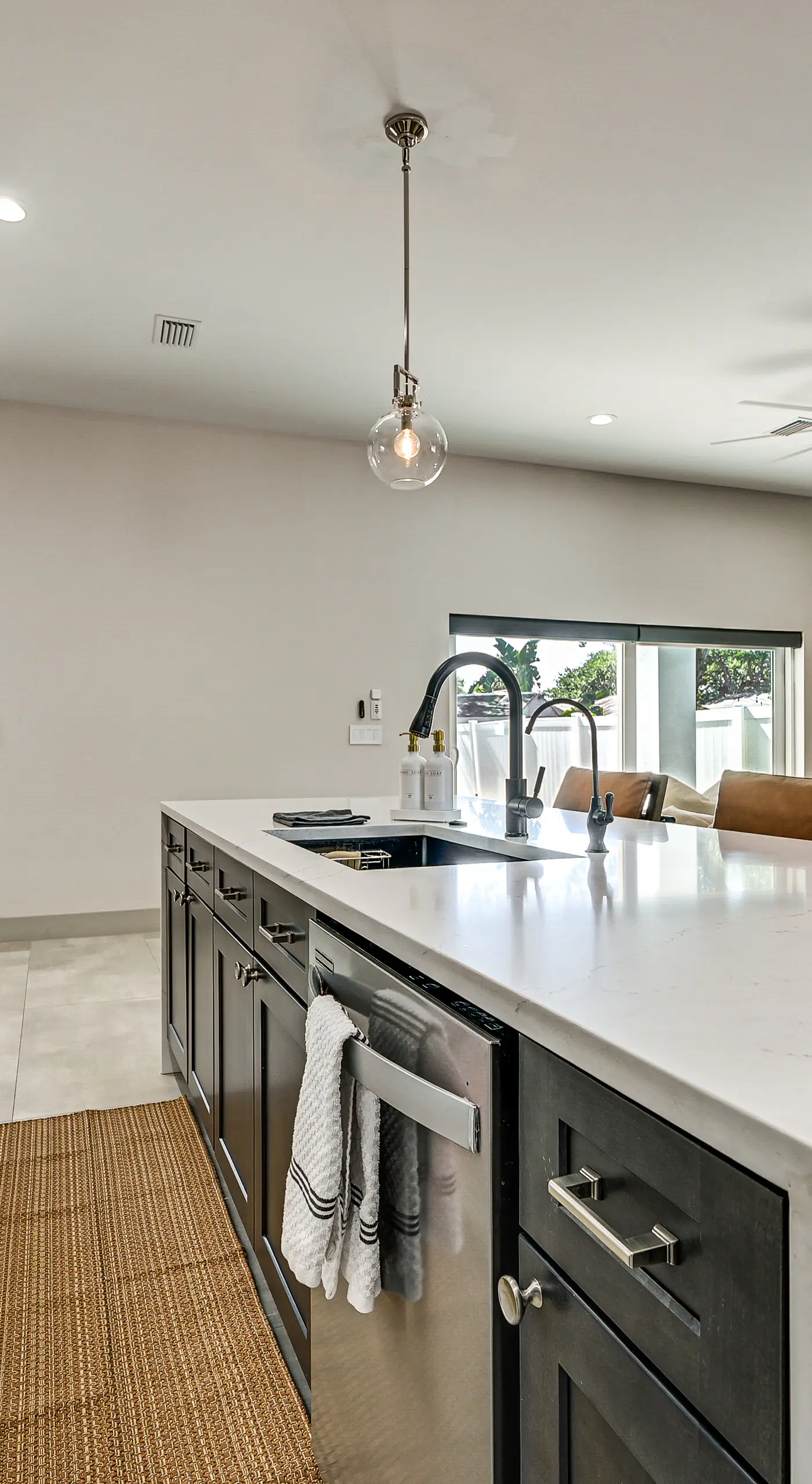 Private Yard & Covered Patio: Modern Tampa Getaway
