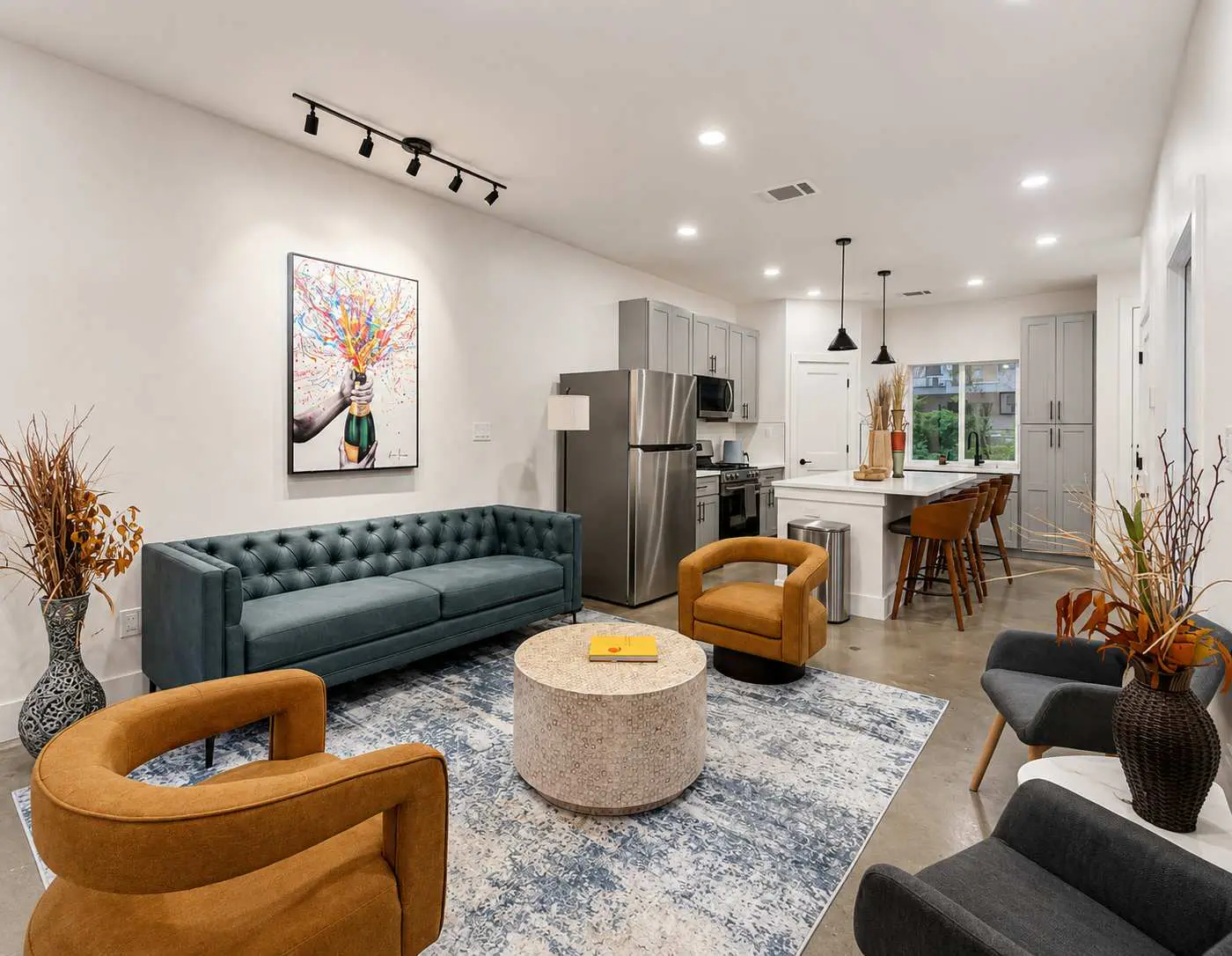 Bishop Arts 6BD/6BA Townhouse, Parking, Sleeps 12