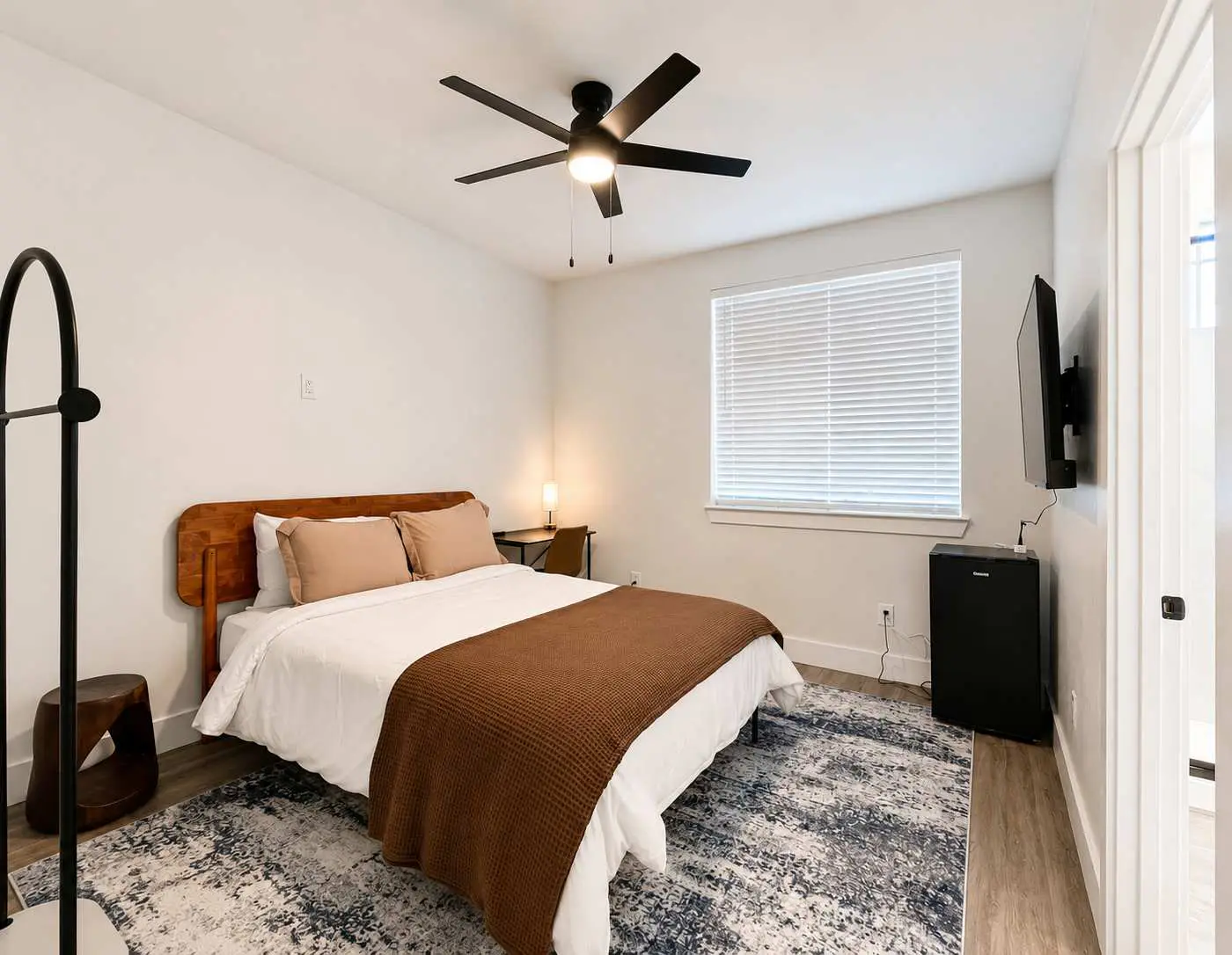 Bishop Arts 6BD/6BA Townhouse, Parking, Sleeps 12