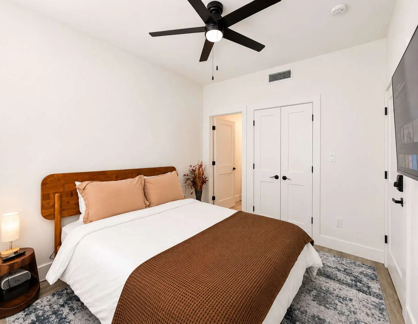 Bishop Arts 6BD/6BA Townhouse, Parking, Sleeps 12