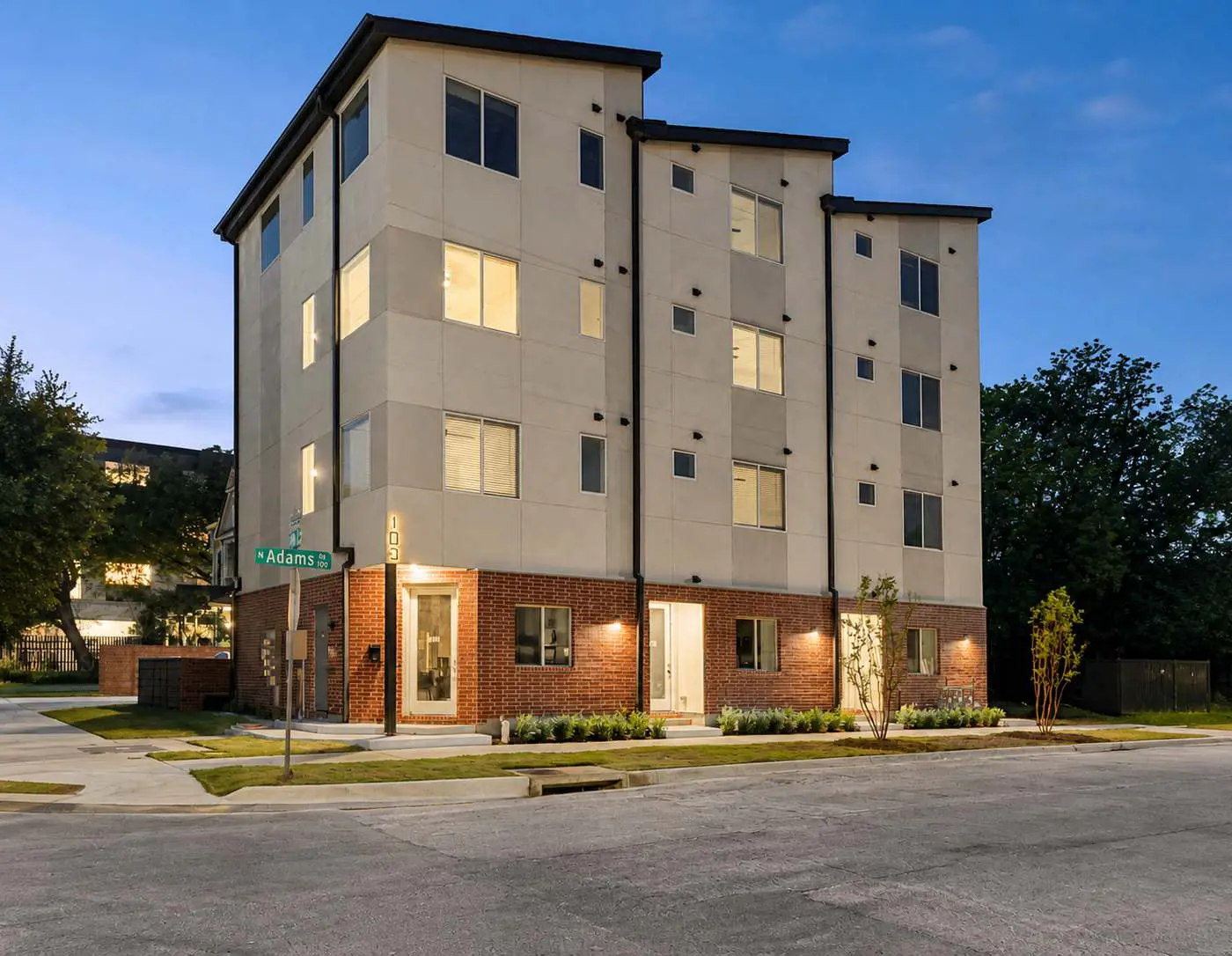 Bishop Arts 6BD/6BA Townhouse, Parking, Sleeps 12