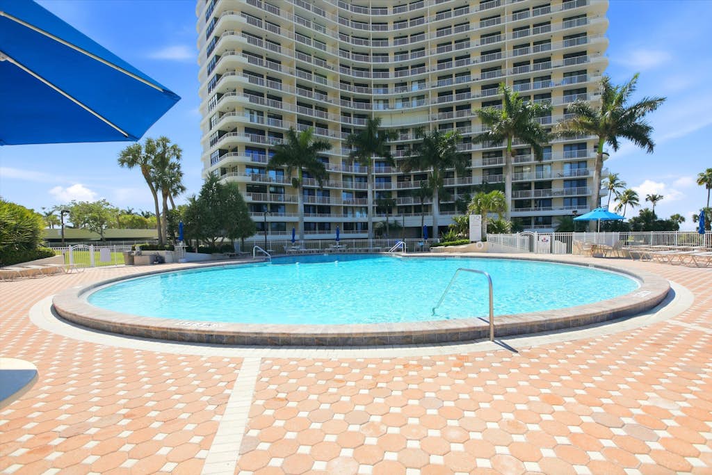 Marco Island Condo - Water Views & Pool Access
